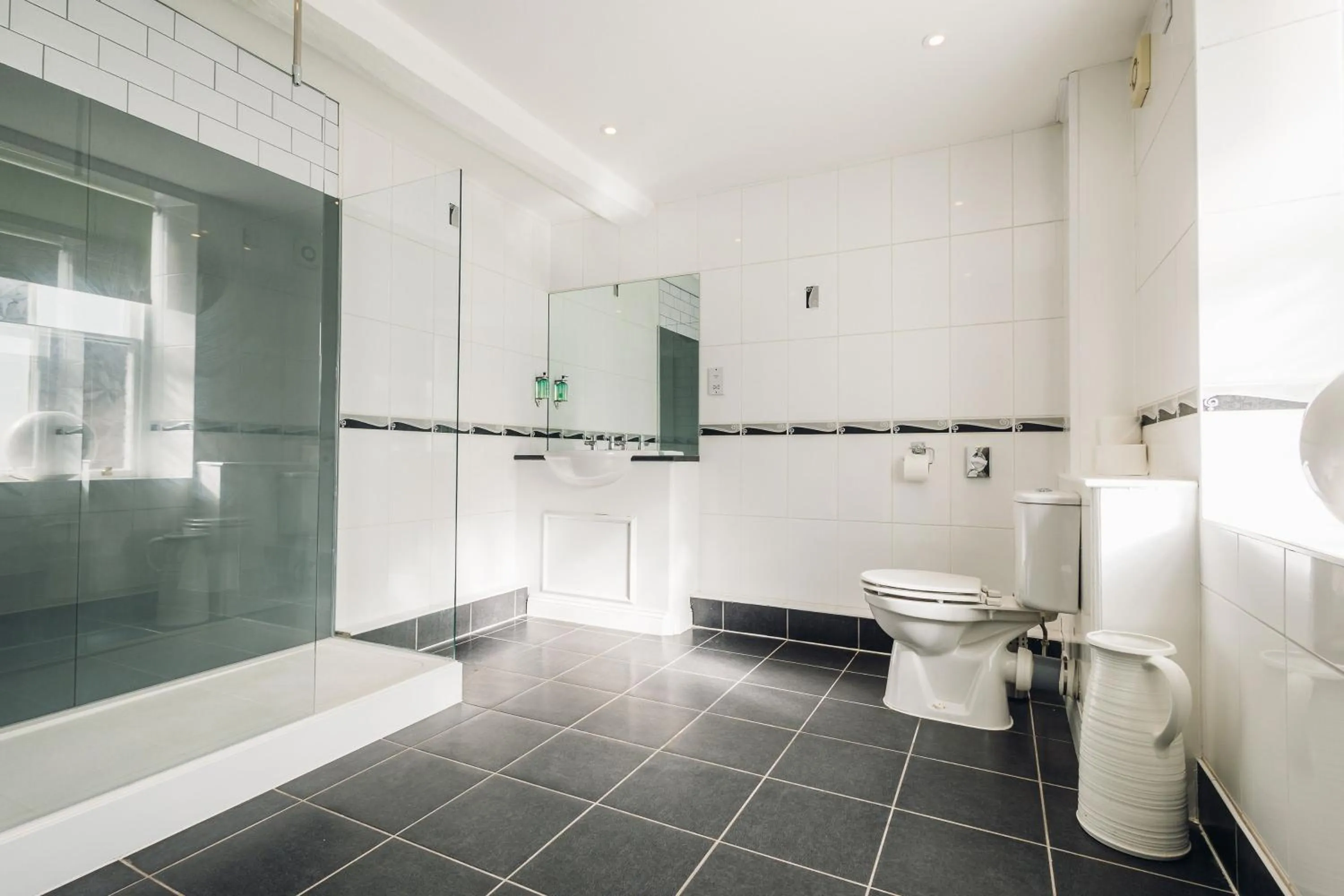 Bathroom in White Lion Royal Hotel