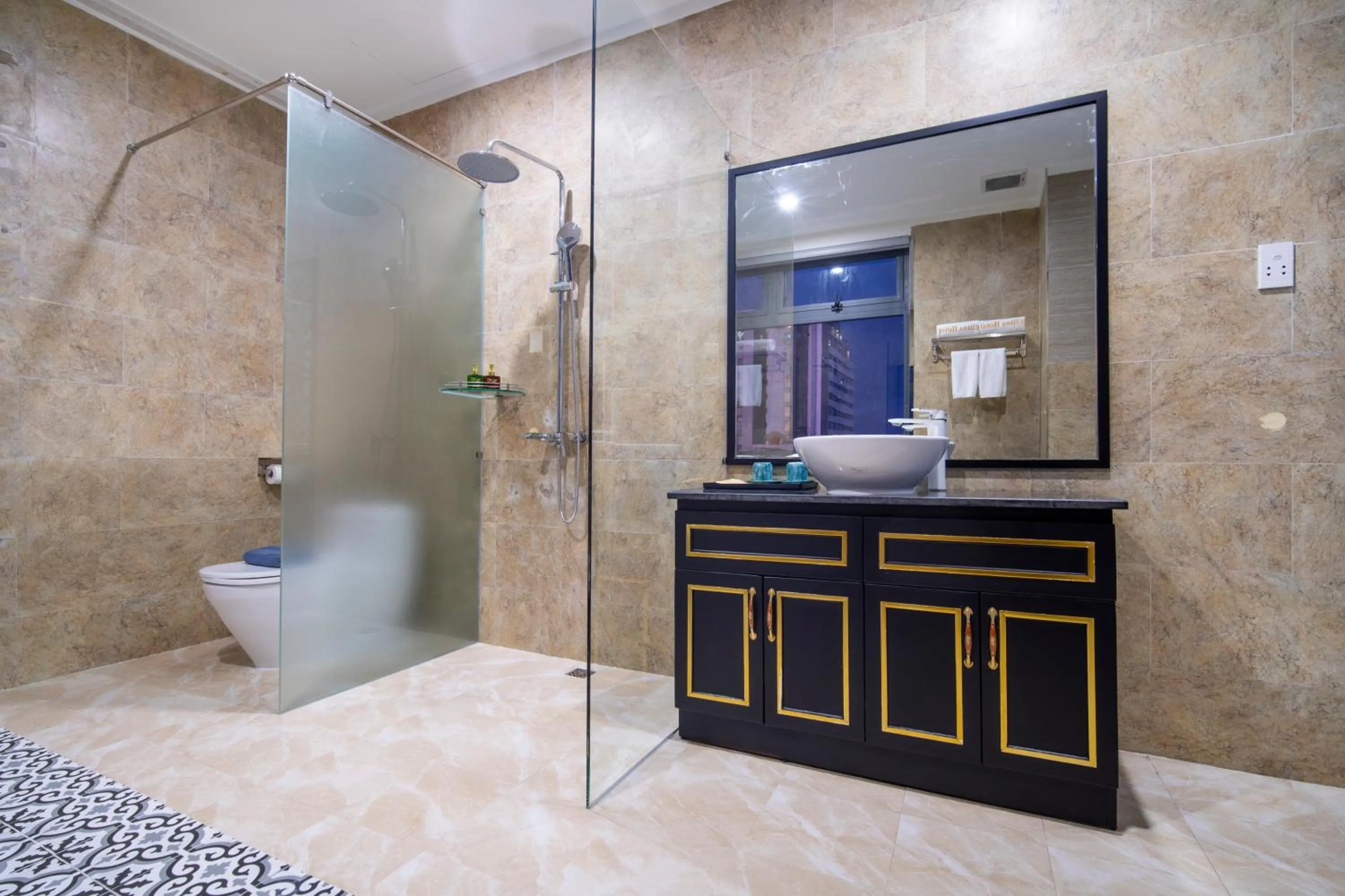 Shower in Elites Hotel