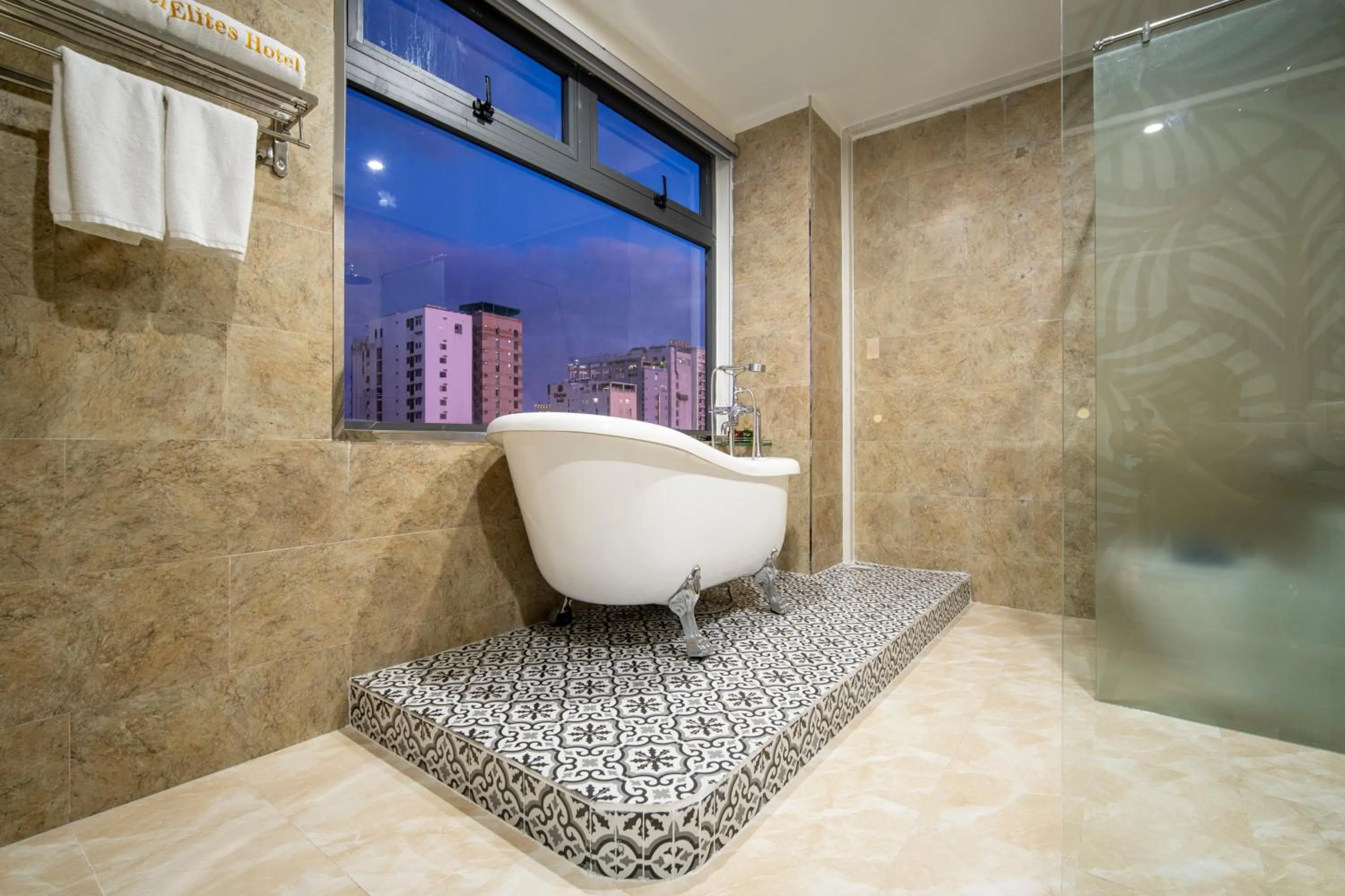 Shower in Elites Hotel