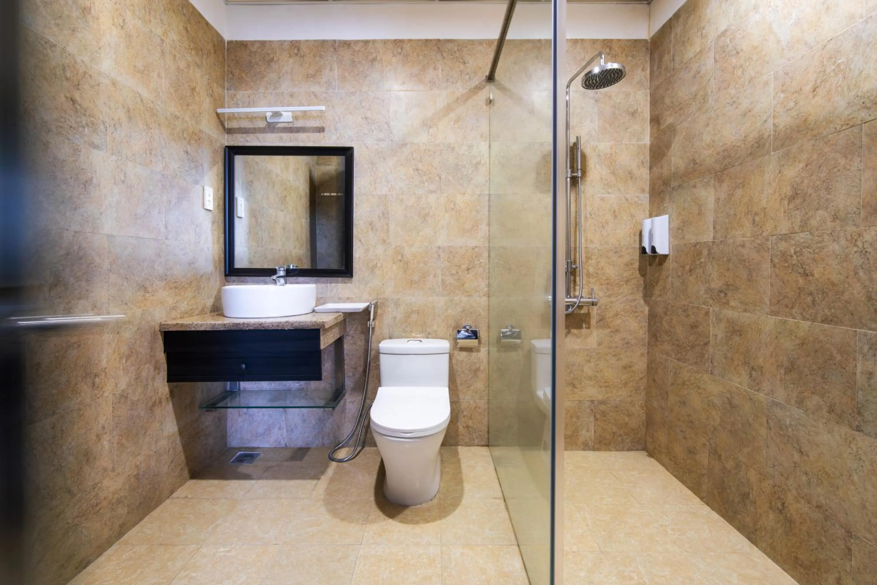 Shower in Elites Hotel