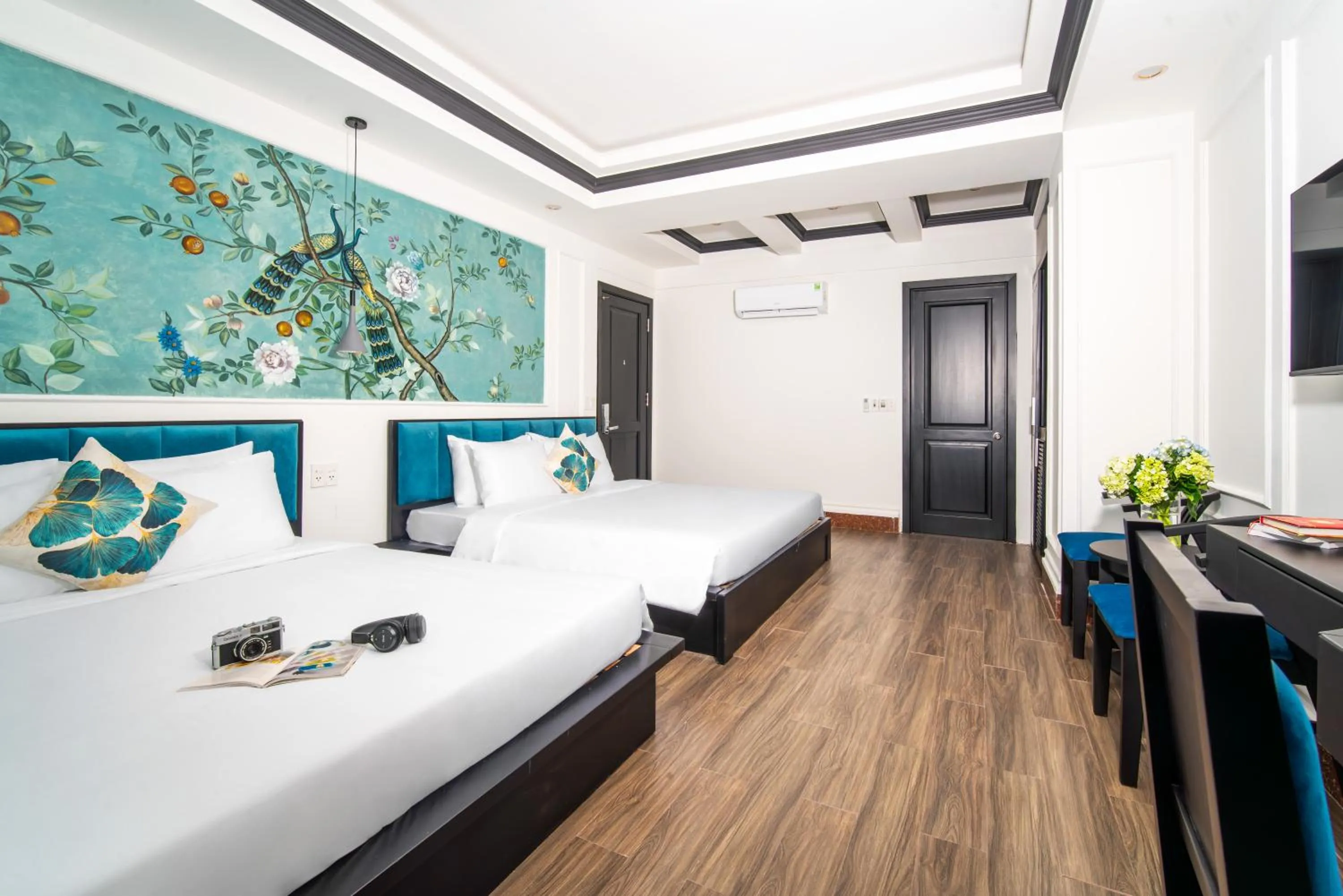 Communal lounge/ TV room, Bed in Elites Hotel