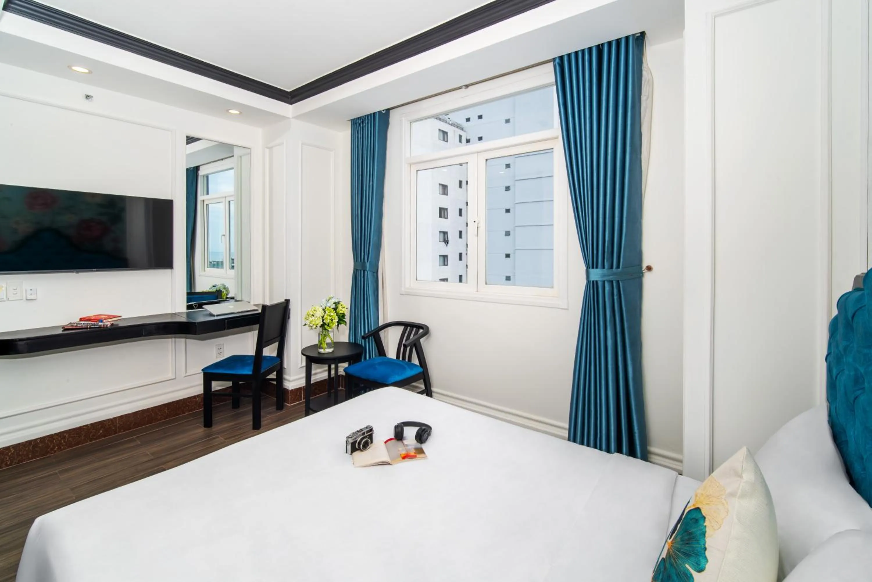 Communal lounge/ TV room, Bed in Elites Hotel