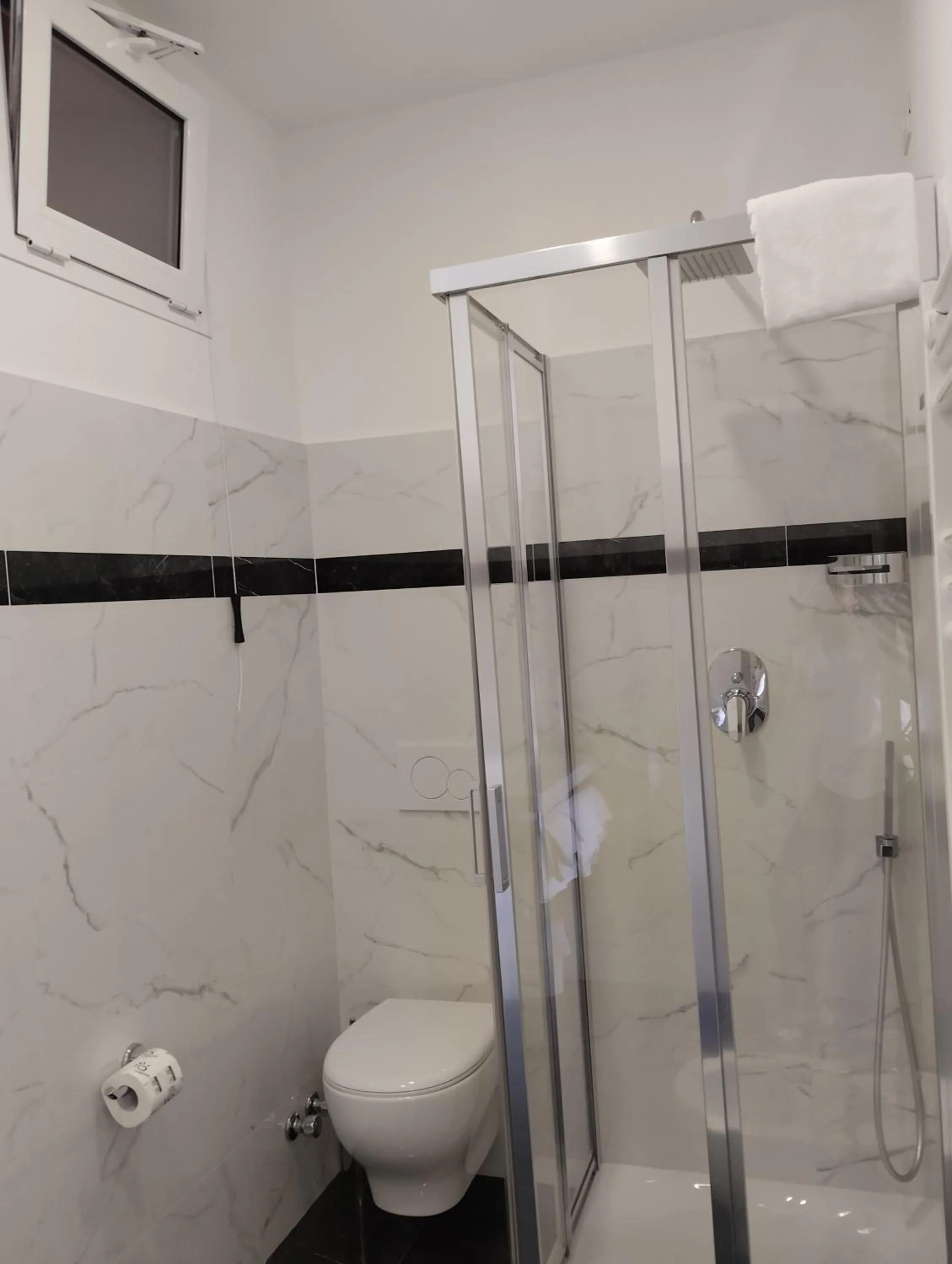 Shower in Hotel Tiffany