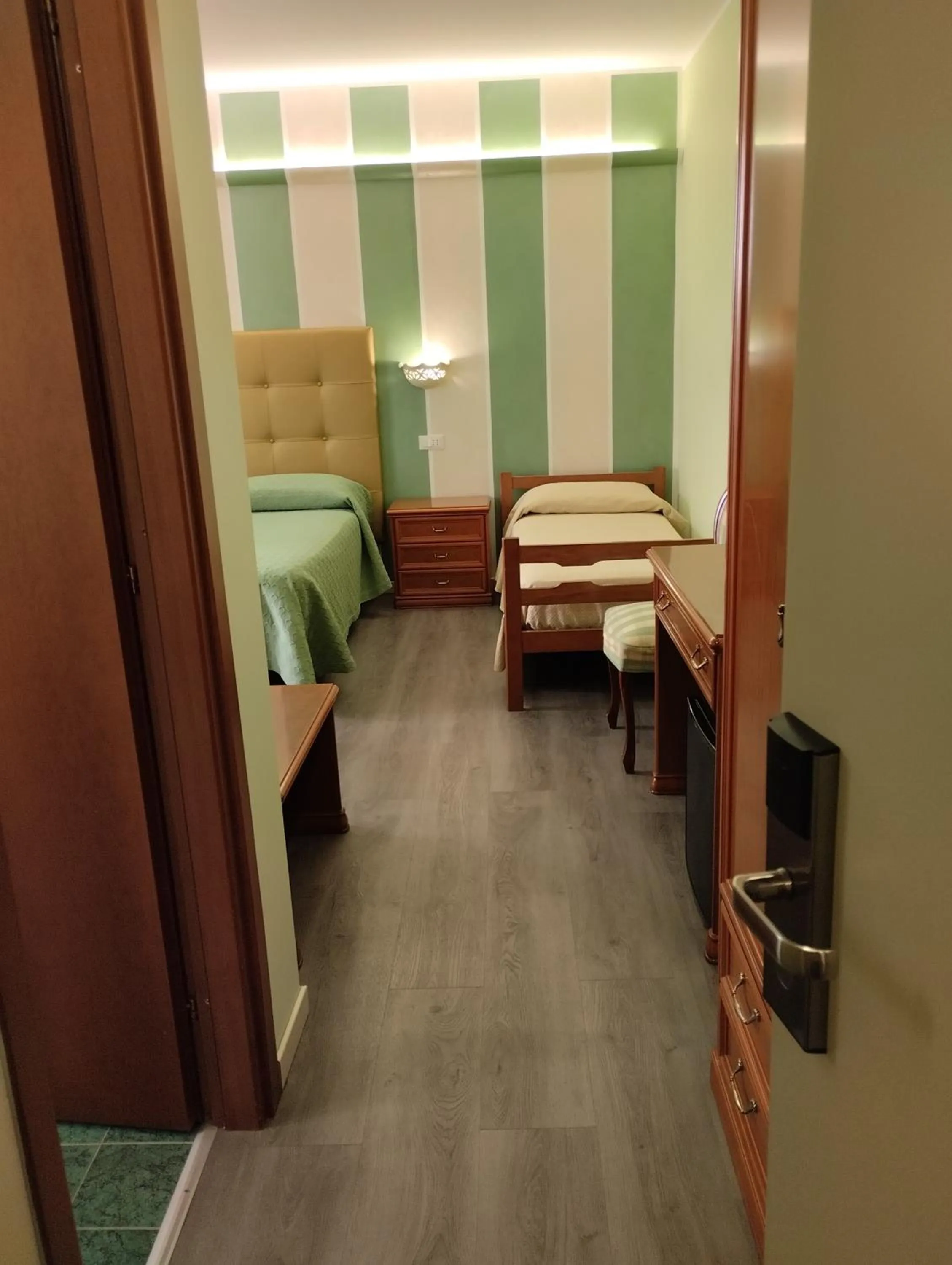 Photo of the whole room, Bed in Hotel Tiffany