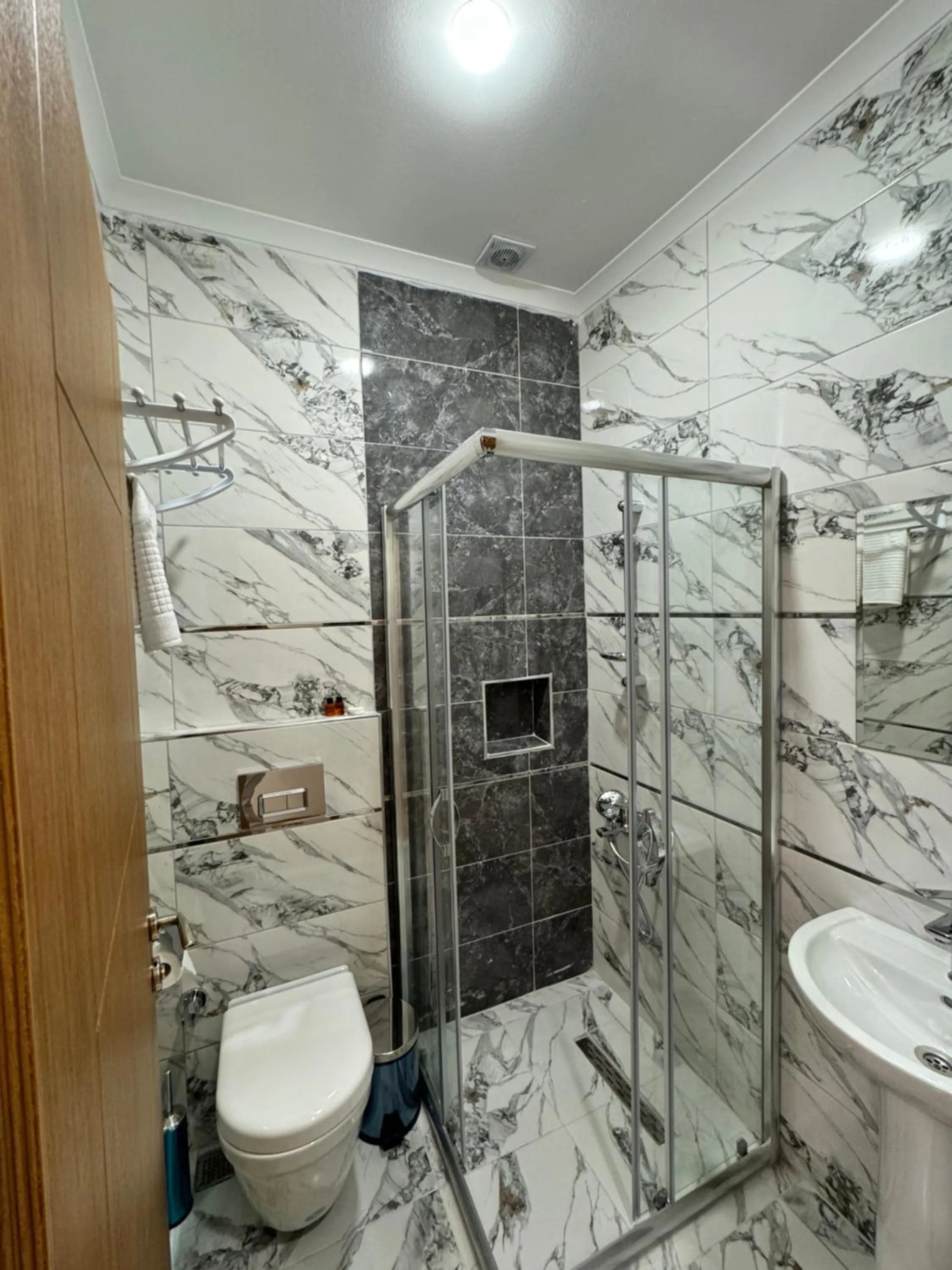 Shower in Riverside Hotel