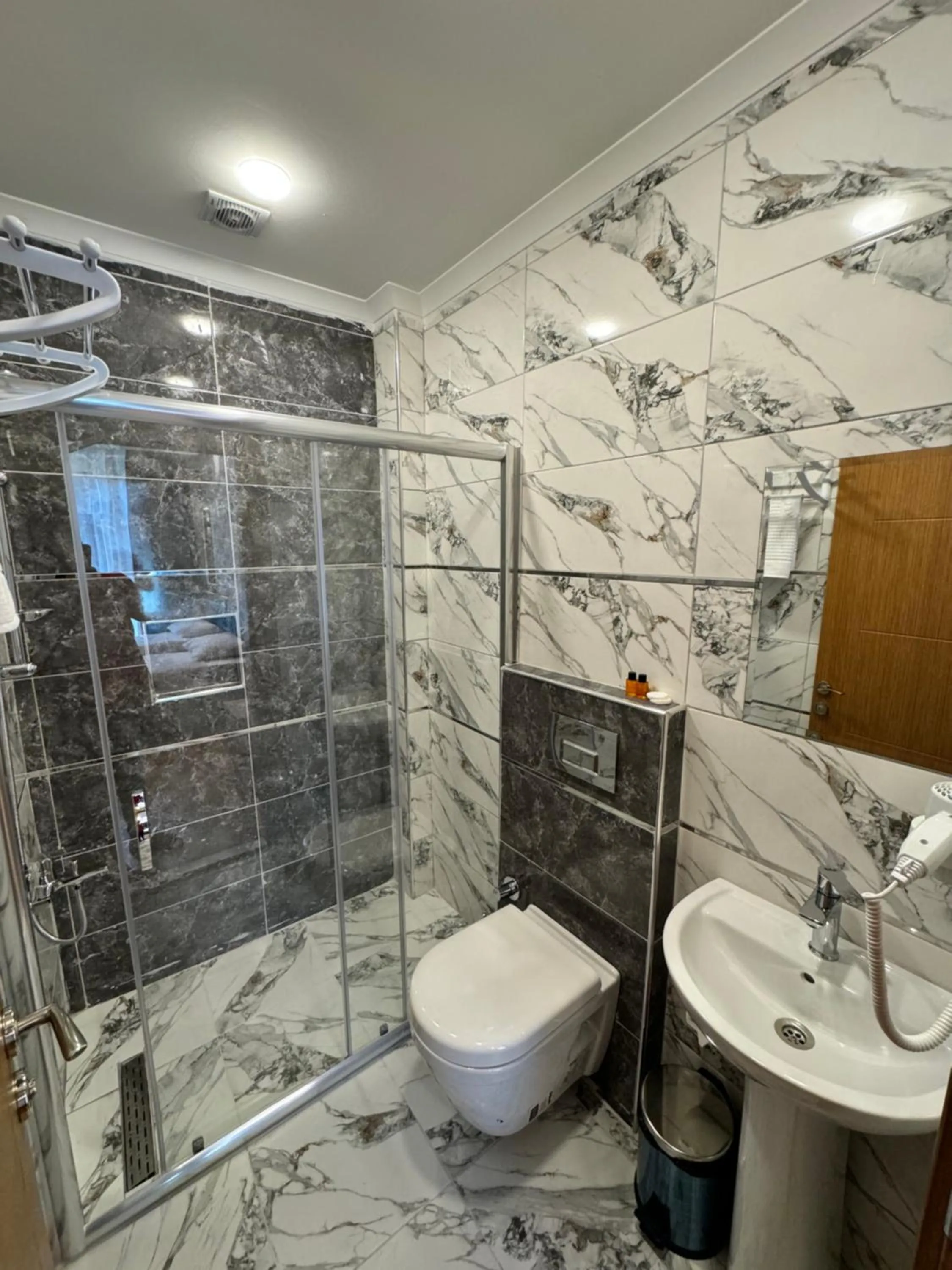 Shower in Riverside Hotel