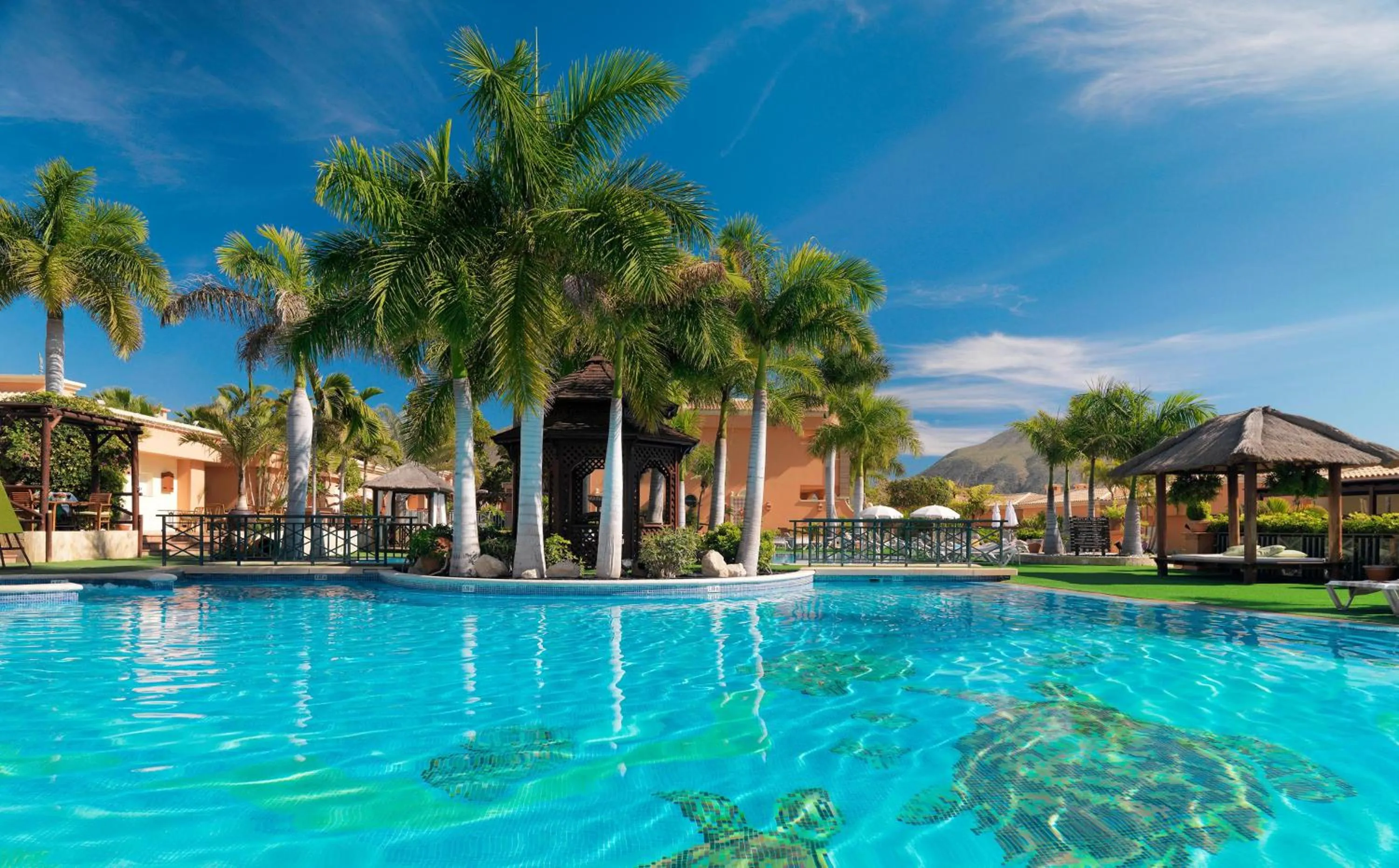 Swimming pool in Green Garden Eco Resort & Villas