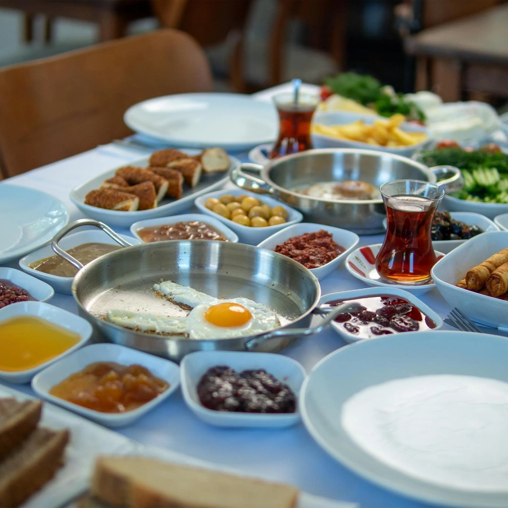 Restaurant/places to eat in Troilus Park House