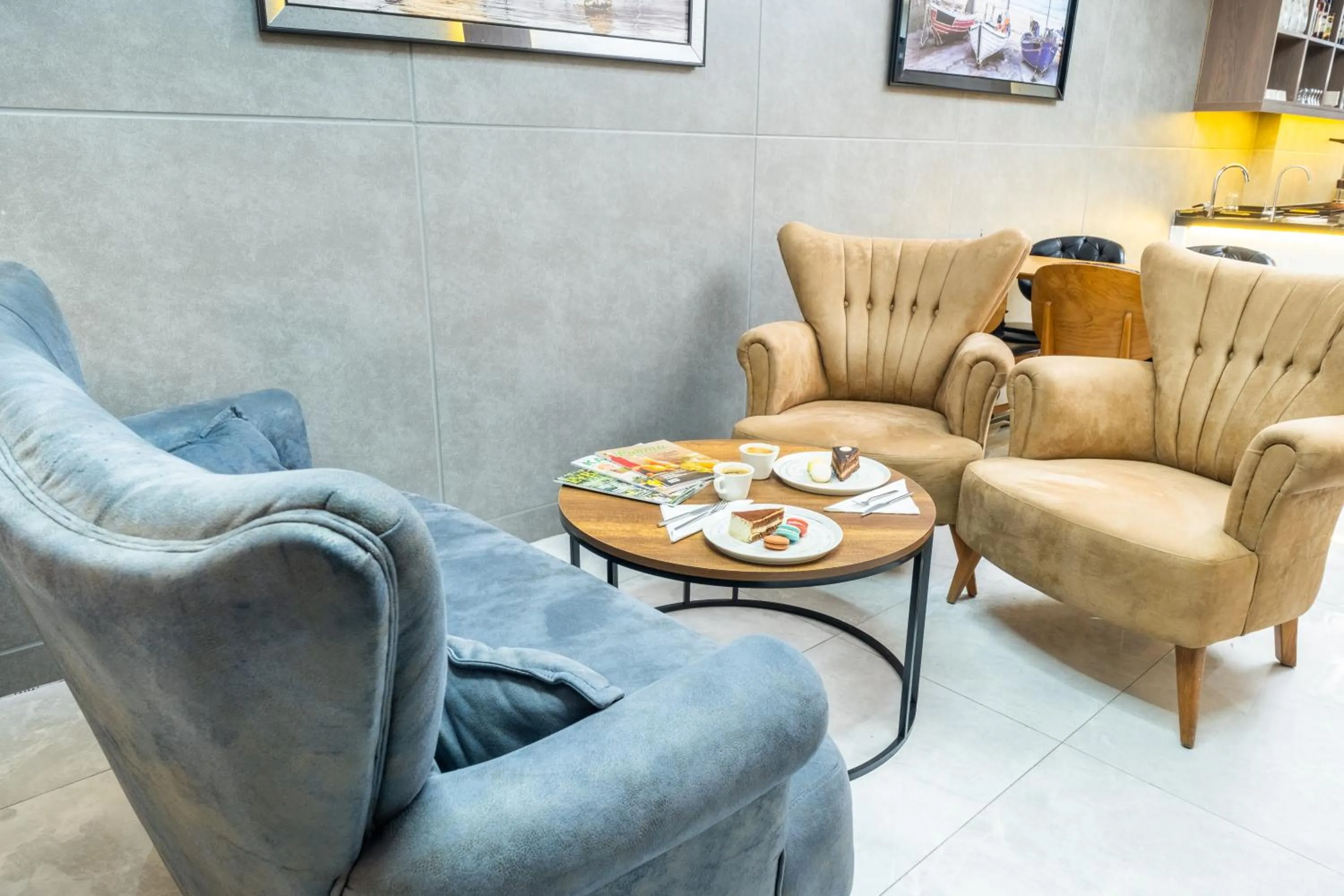 Restaurant/places to eat in Luxury Life Suites