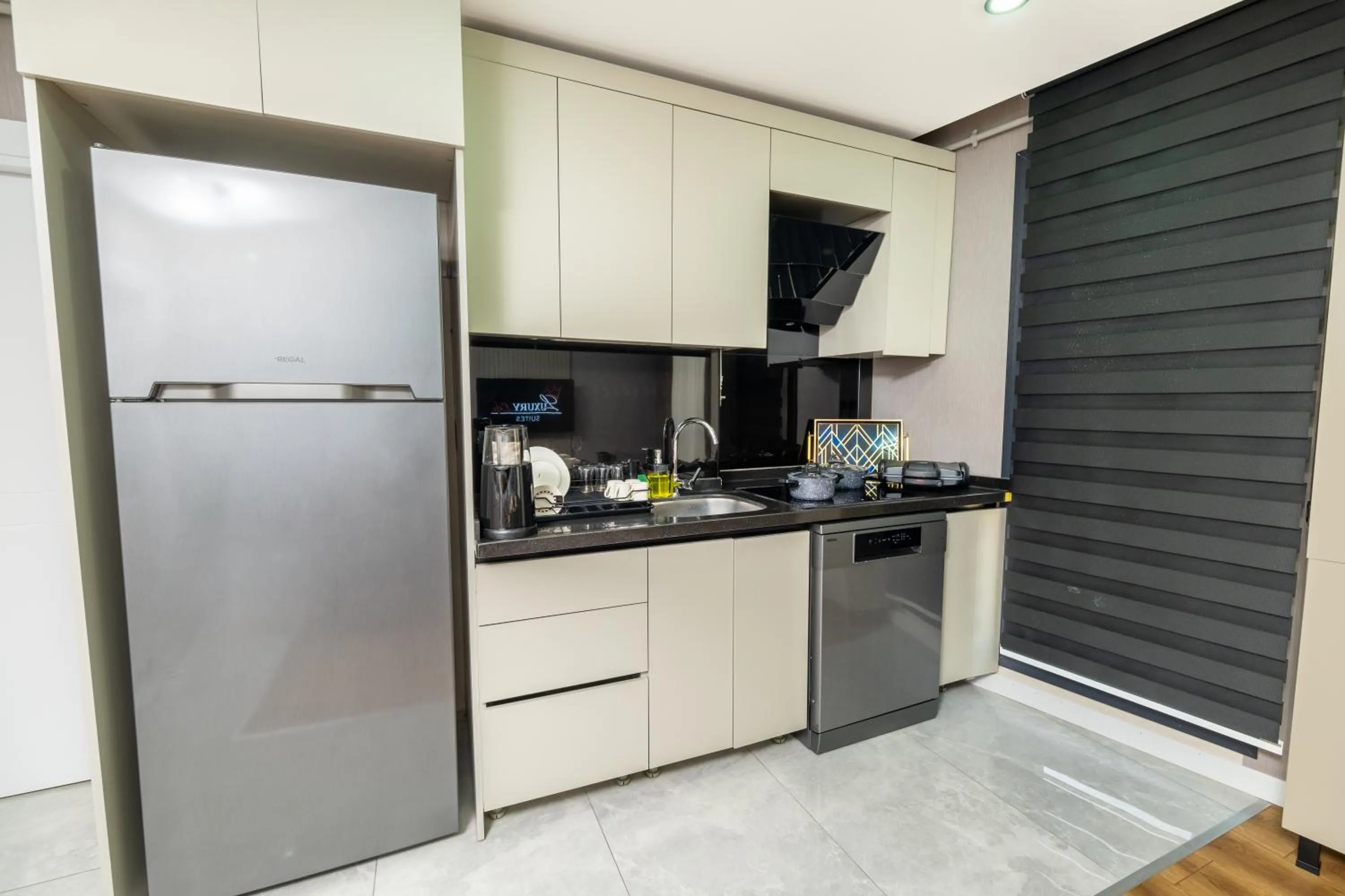 Kitchen or kitchenette in Luxury Life Suites