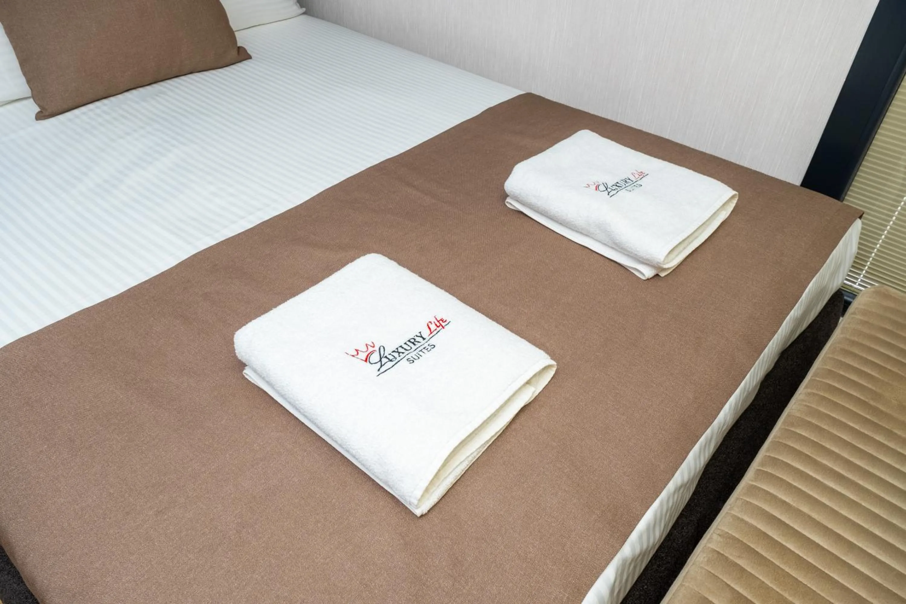 Bedroom, Bed in Luxury Life Suites