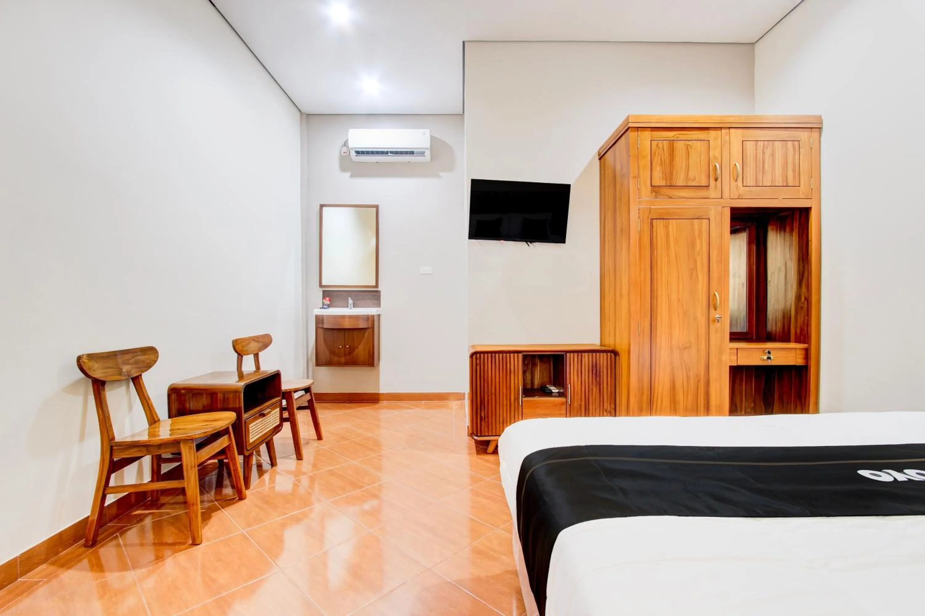 Bedroom in Capital O 93994 Dalem Kamulyan Syariah Guest House