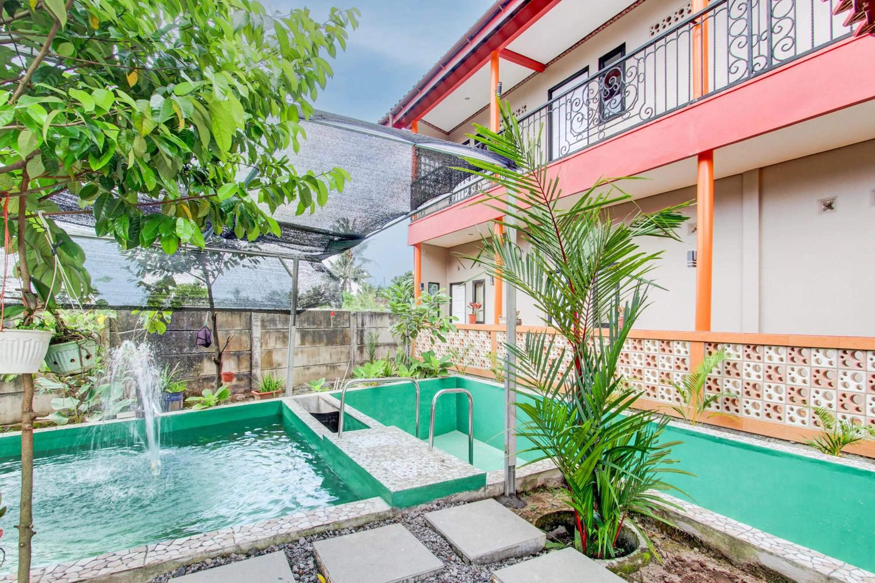 Lobby or reception in Capital O 93994 Dalem Kamulyan Syariah Guest House