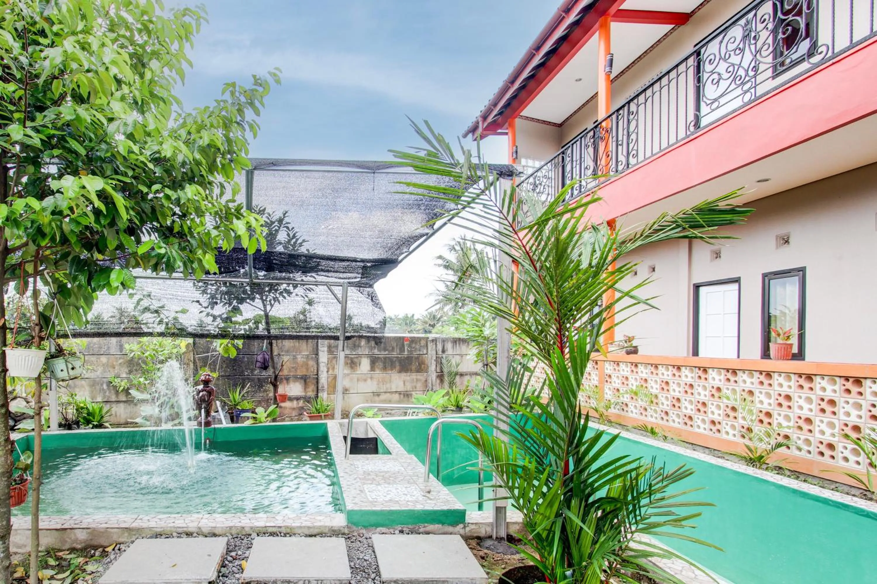 Lobby or reception in Capital O 93994 Dalem Kamulyan Syariah Guest House