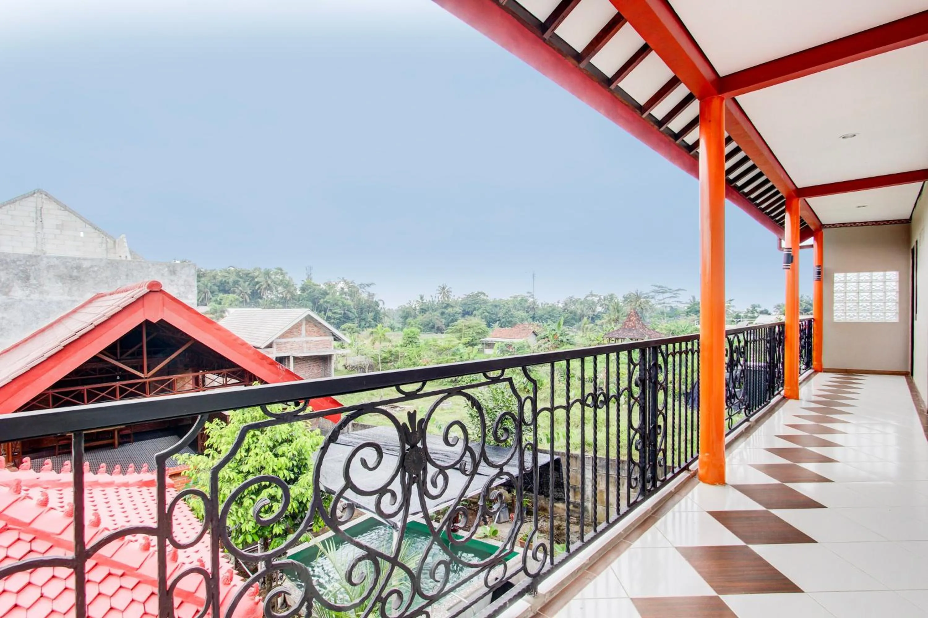 Lobby or reception in Capital O 93994 Dalem Kamulyan Syariah Guest House