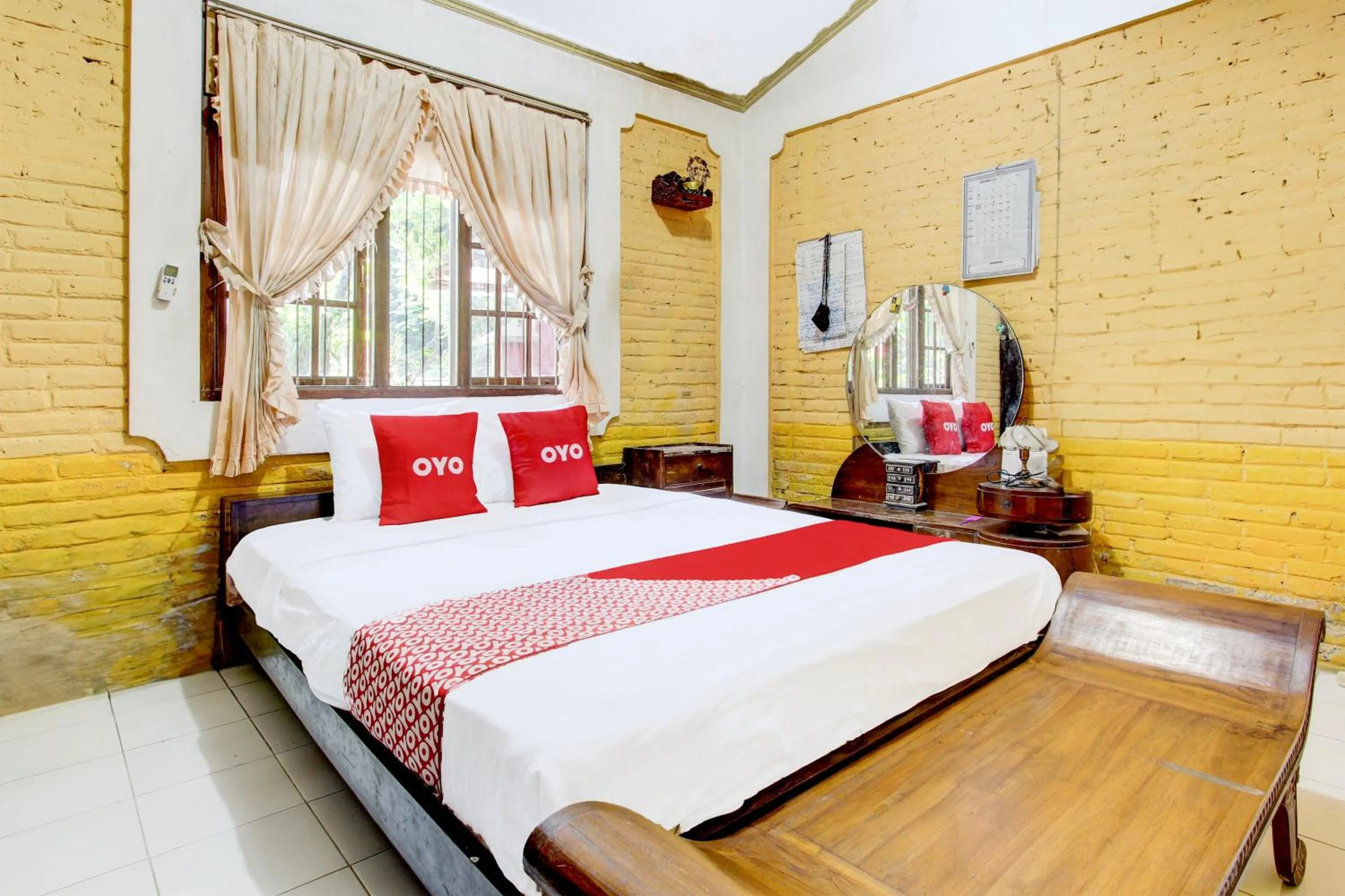 Bedroom, Bed in Hotel O Omah Citra Genia Homestay