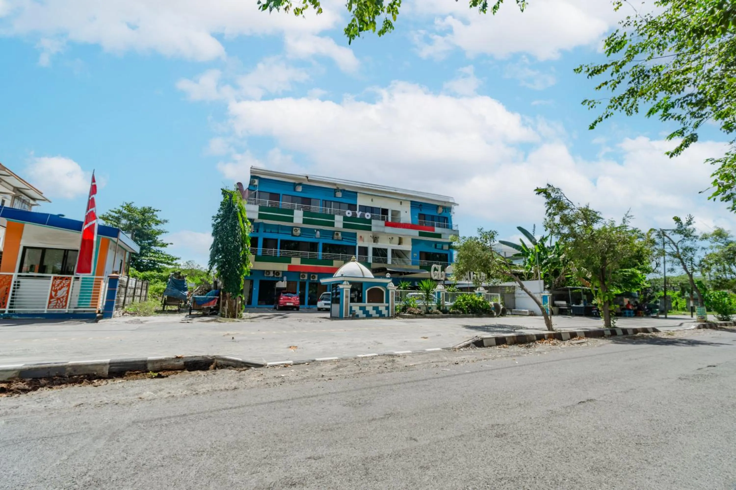 Facade/entrance in Hotel O Sidoarjo Near Juanda International Airport