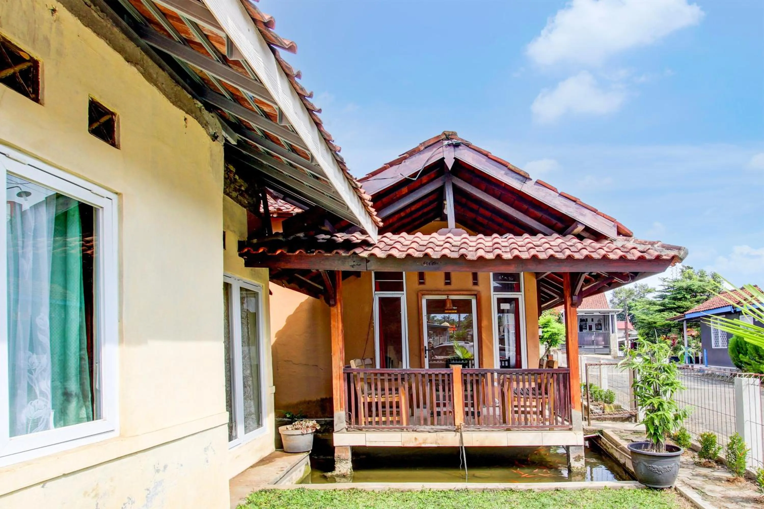 Facade/entrance in Hotel O Homestay Bintang Syariah