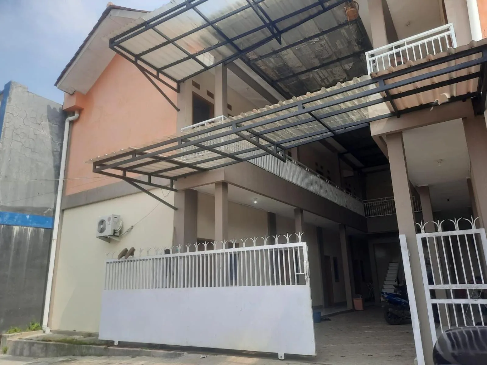 Facade/entrance in Hotel O Guest House Pak Eman