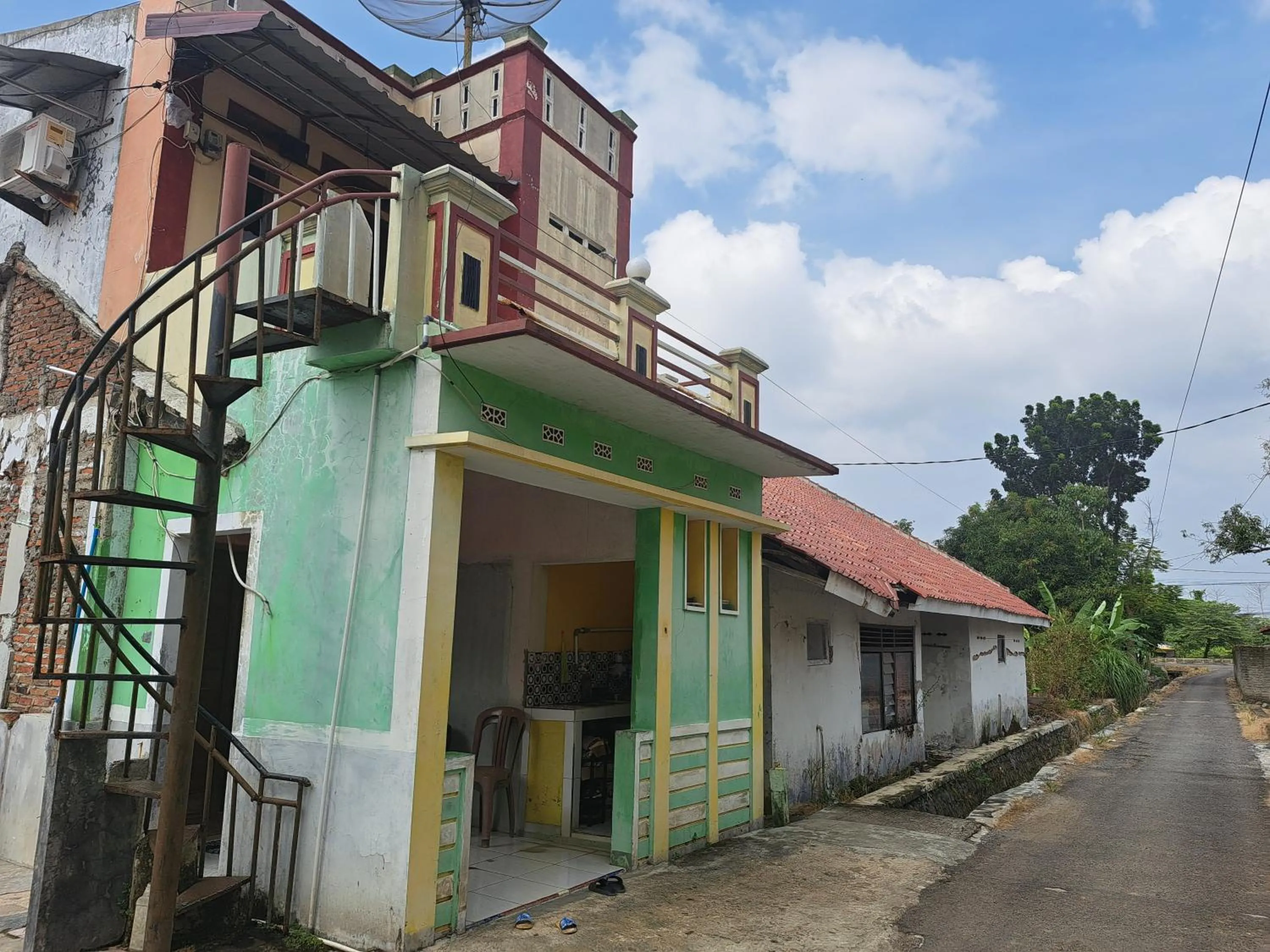 Facade/entrance in Hotel O Jati Guest House