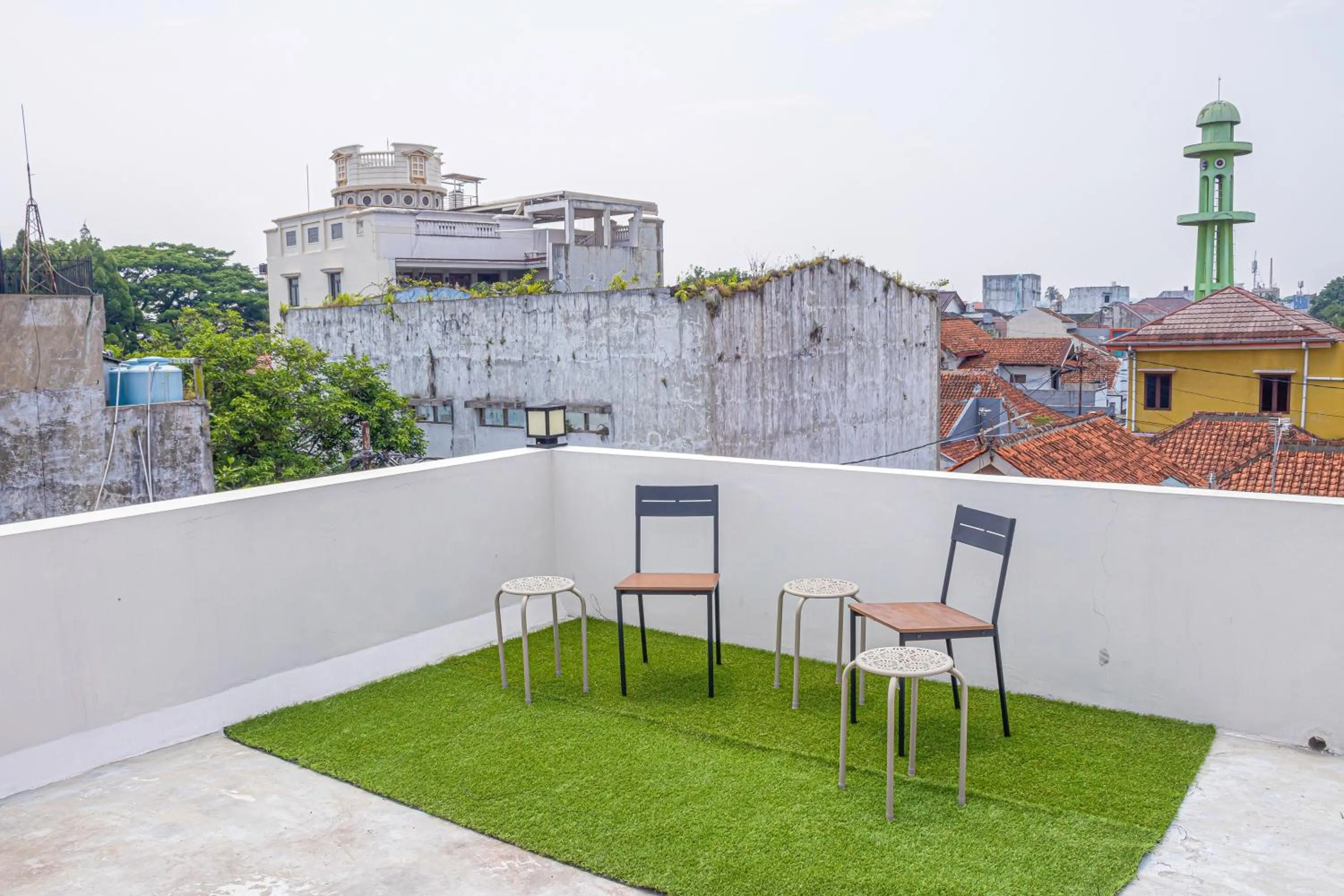 Seating area in RedDoorz at Uma Arda Hometown