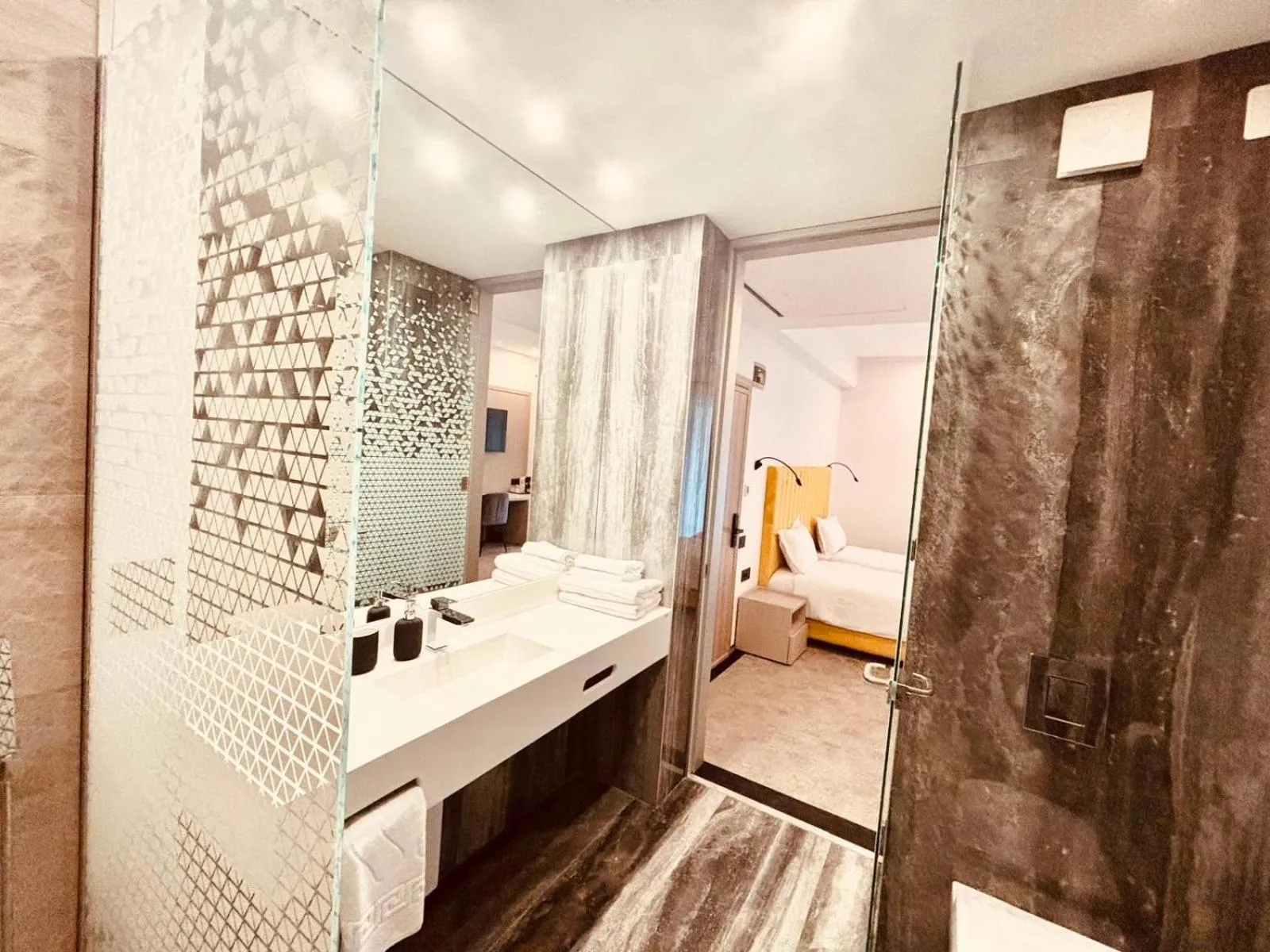 Bathroom, Bed in CM111Apparthotel