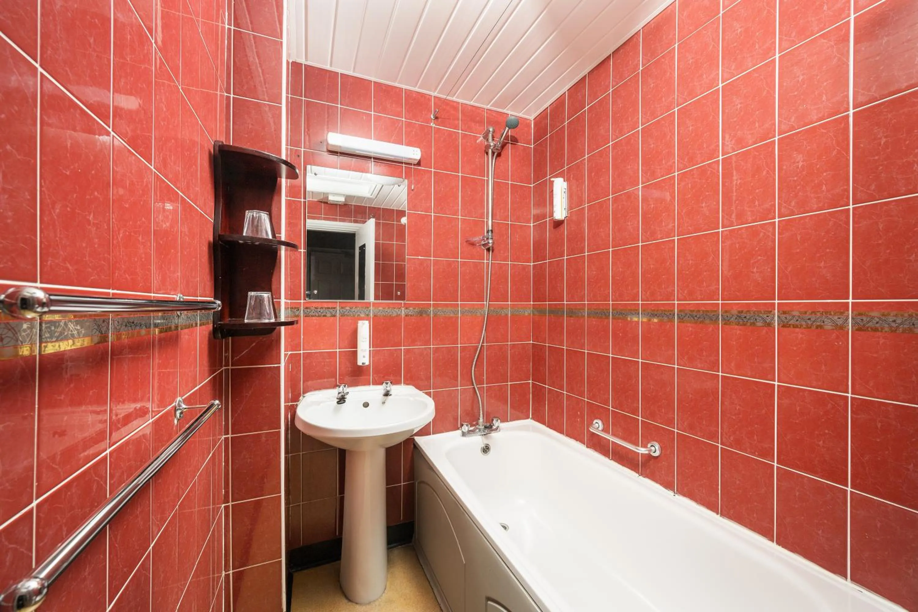 Shower in The County Hotel