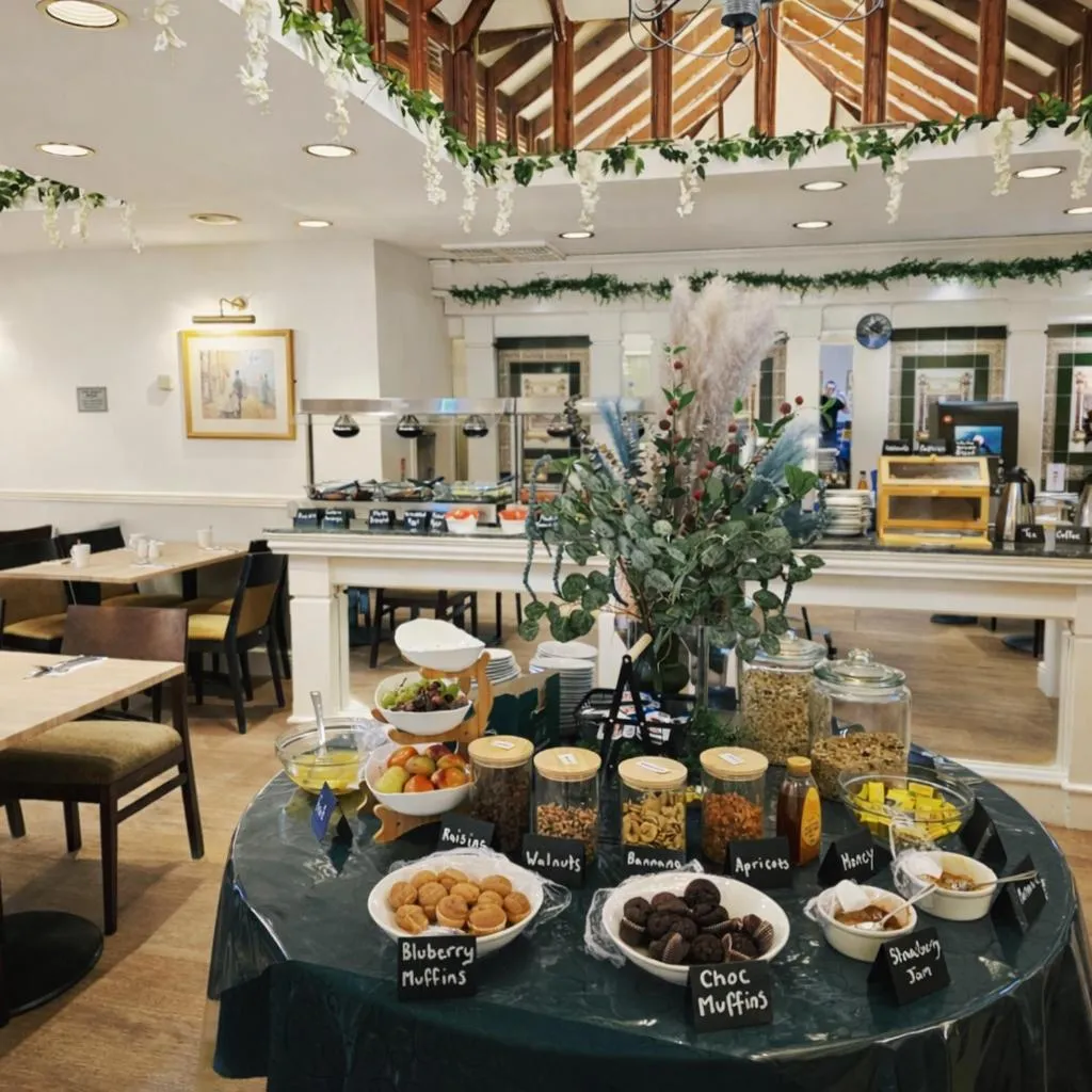 Restaurant/places to eat in The County Hotel