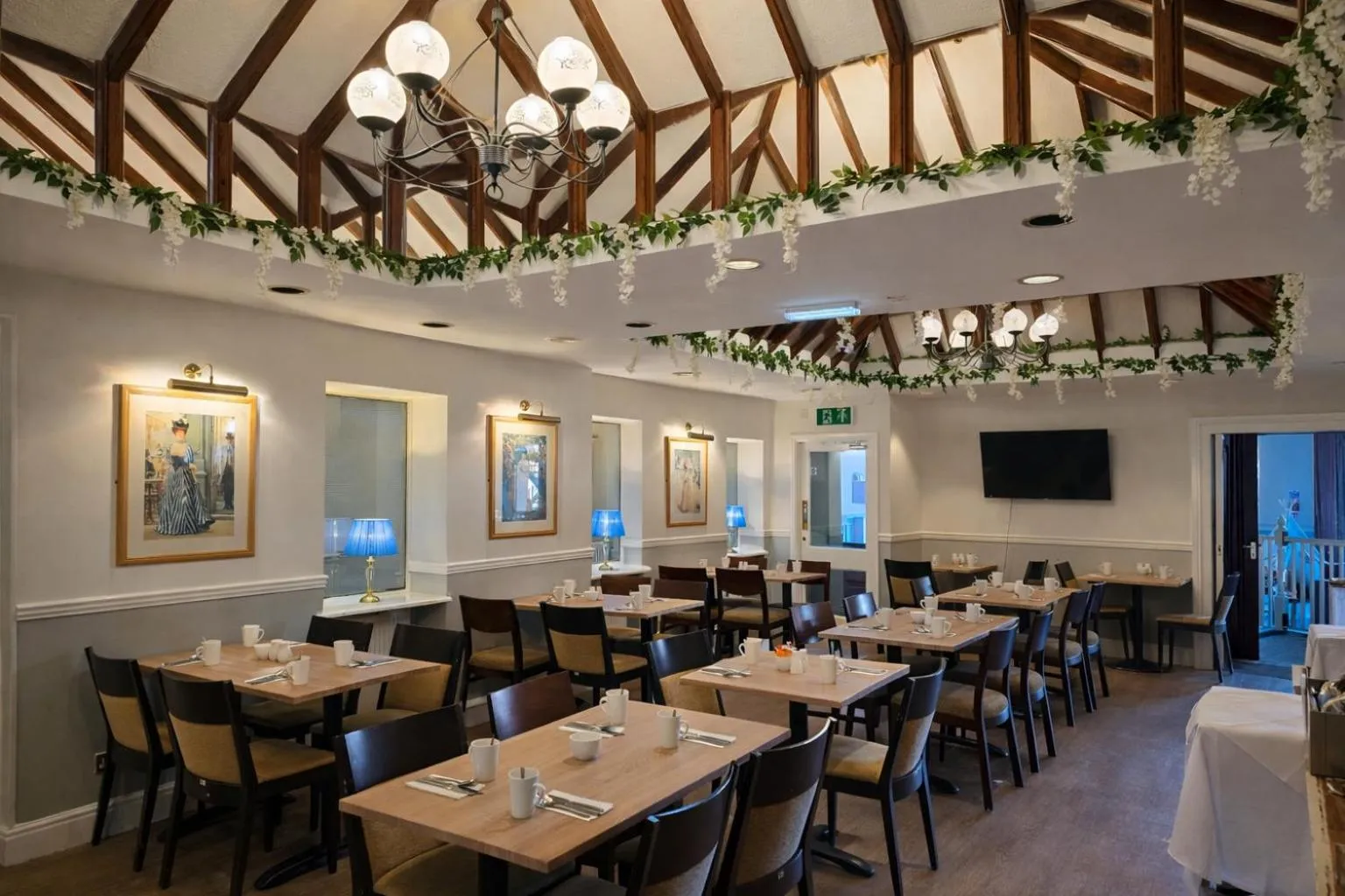 Restaurant/places to eat in The County Hotel