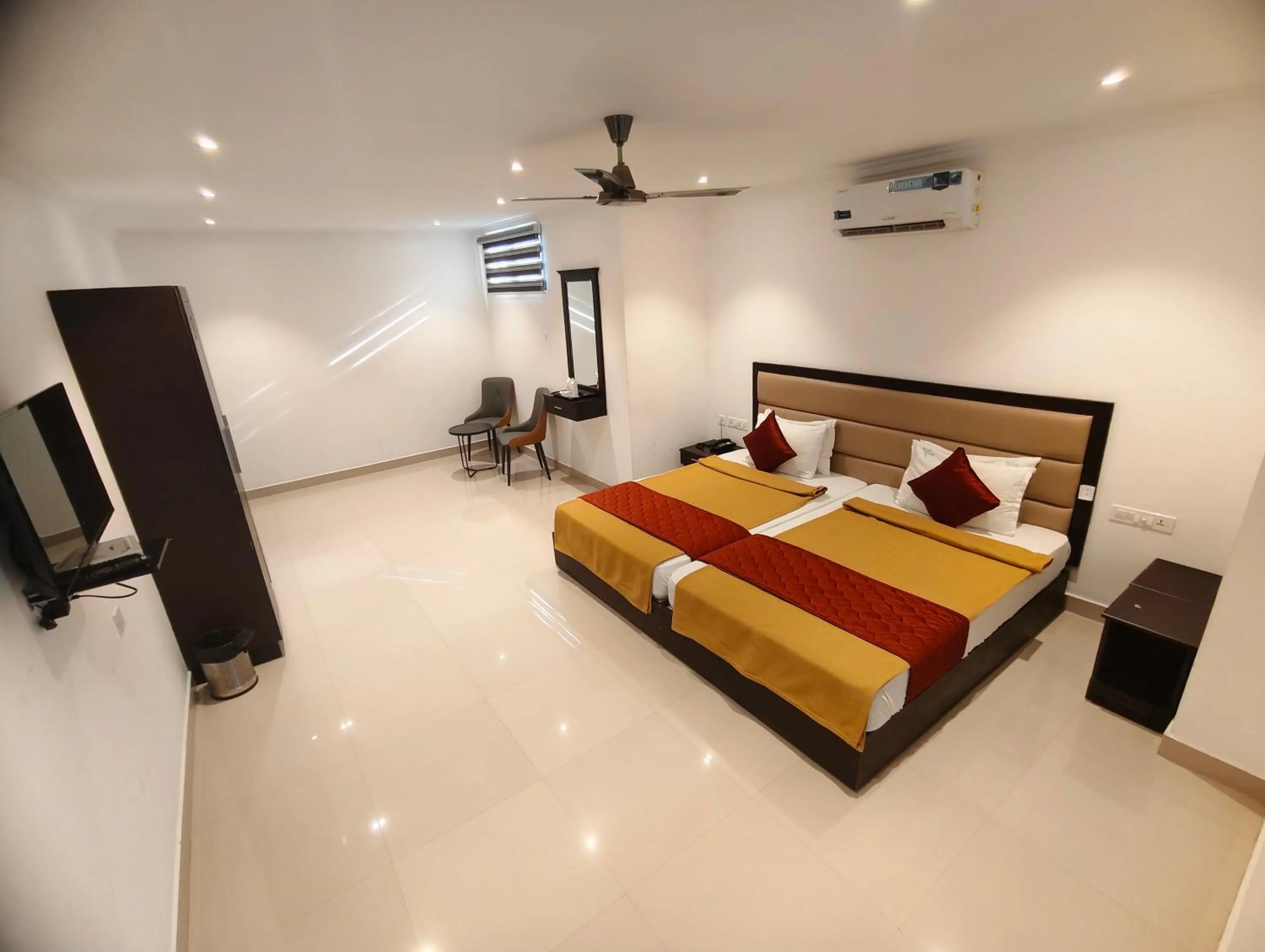 Living room, Bed in Spring Valley Resort