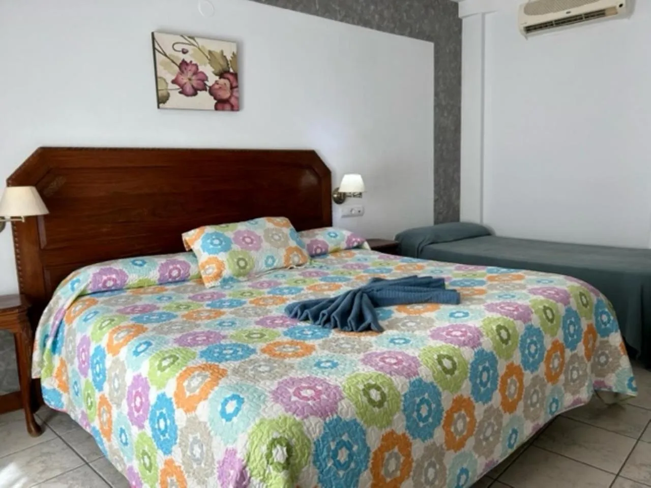 Bedroom in Hotel Al-Andalus