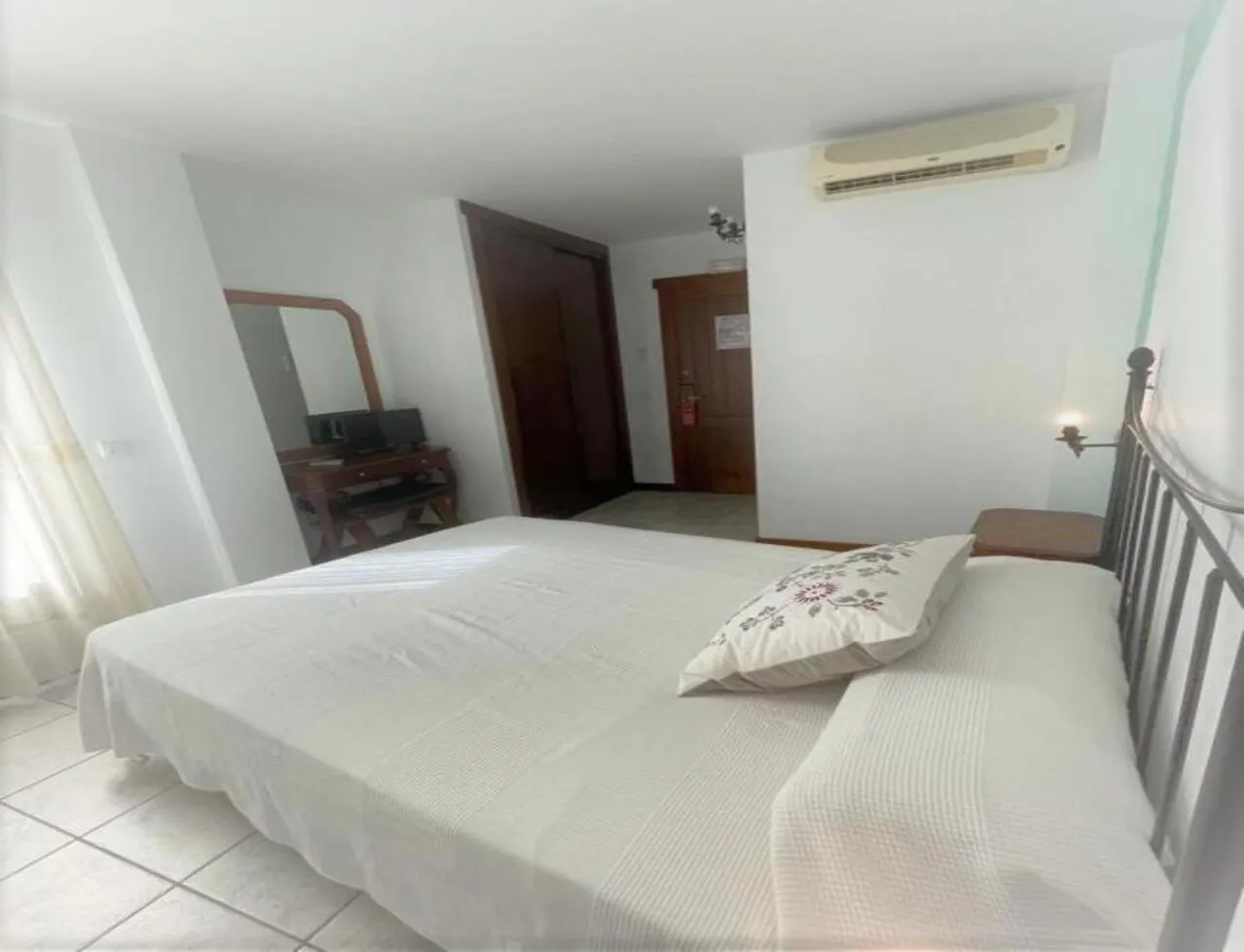 Photo of the whole room in Hotel Al-Andalus