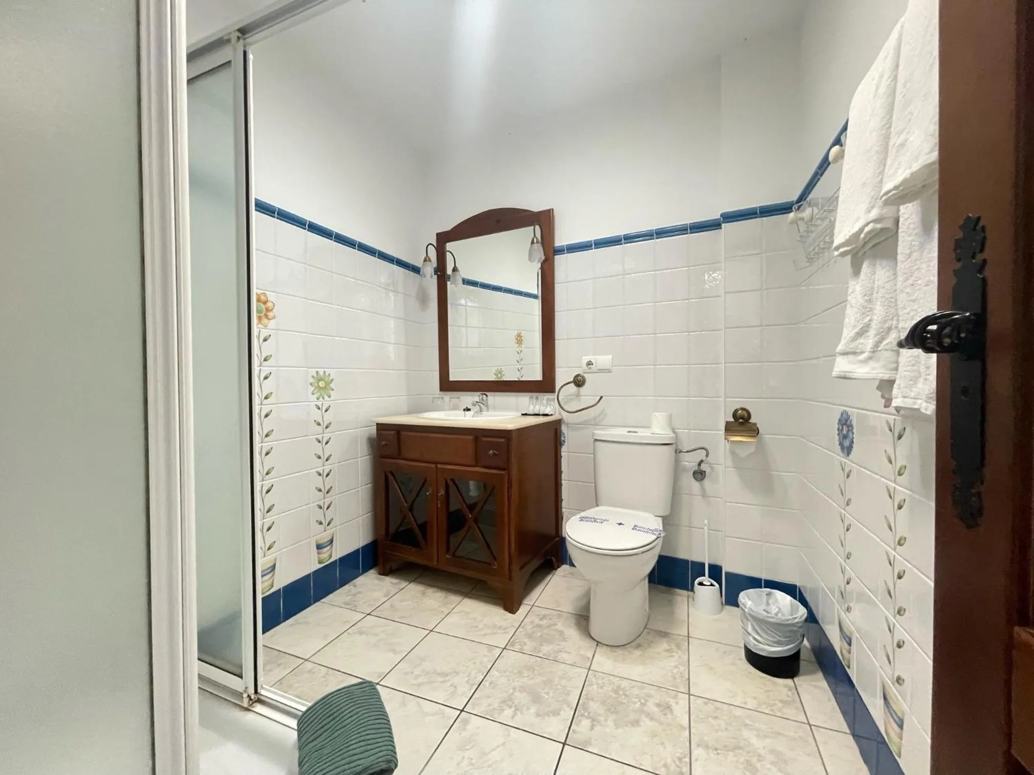 Bathroom in Hotel Al-Andalus