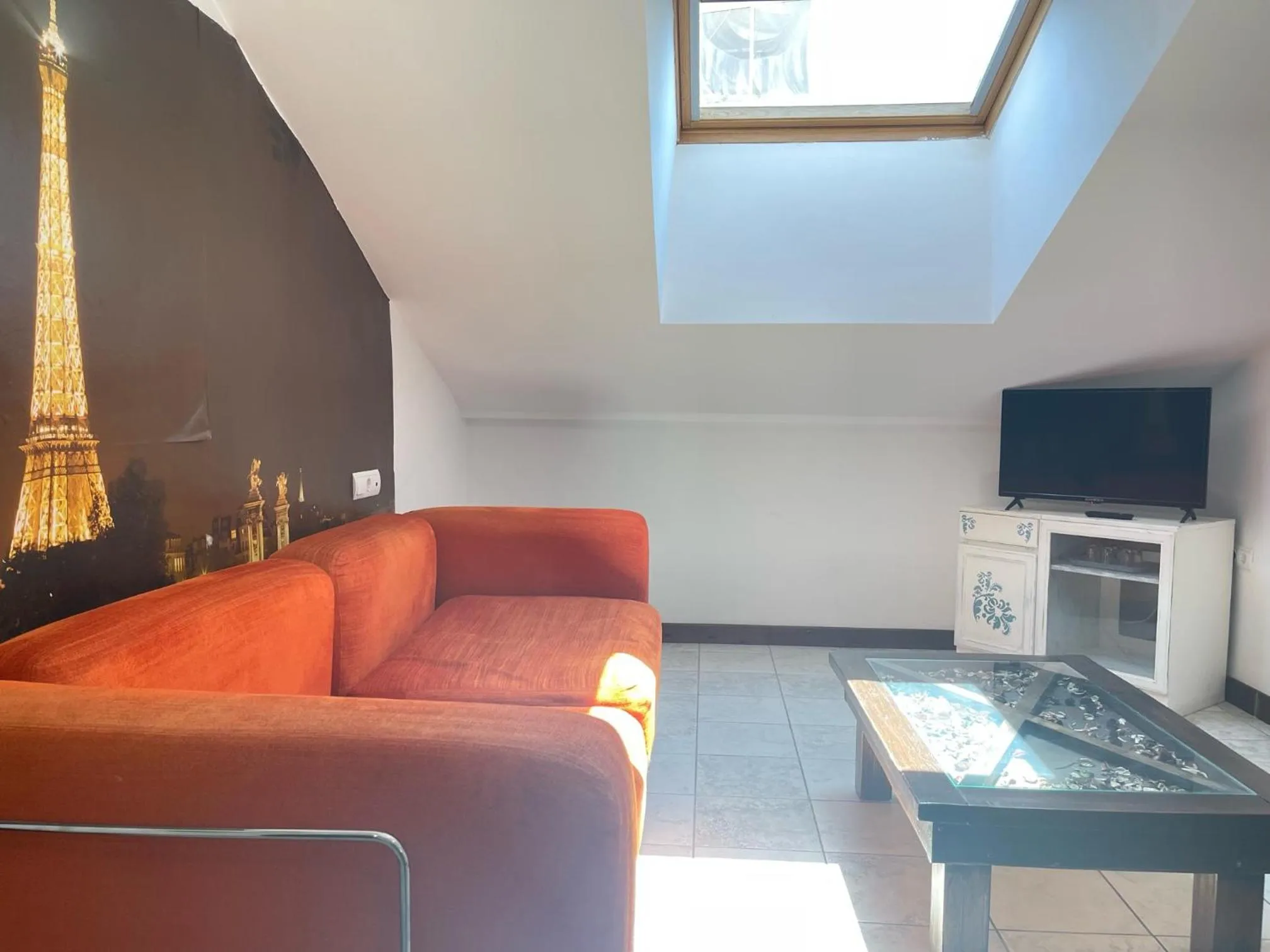 Communal lounge/ TV room in Hotel Al-Andalus