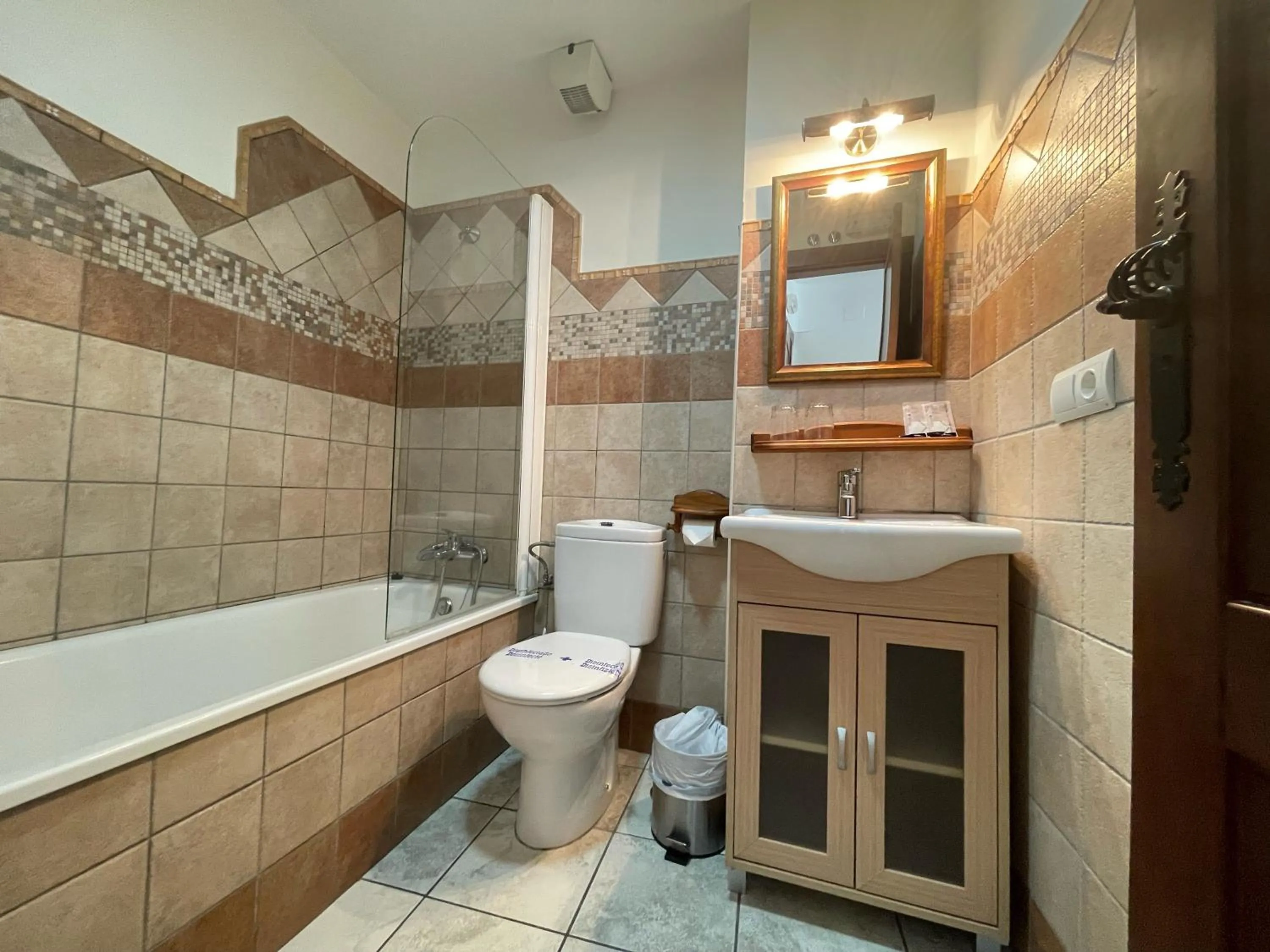 Bathroom in Hotel Al-Andalus