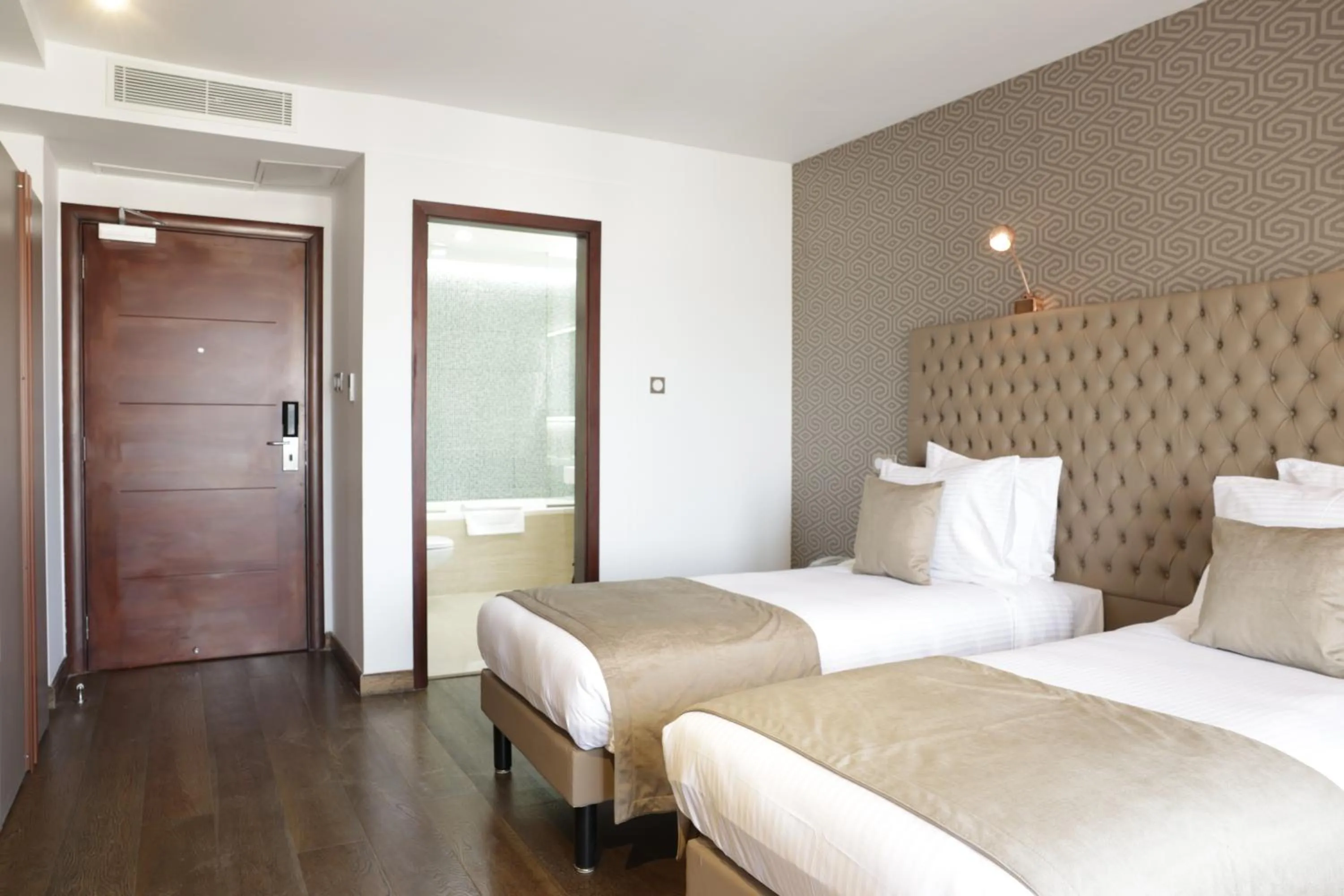 Photo of the whole room, Bed in Hôtel RALF