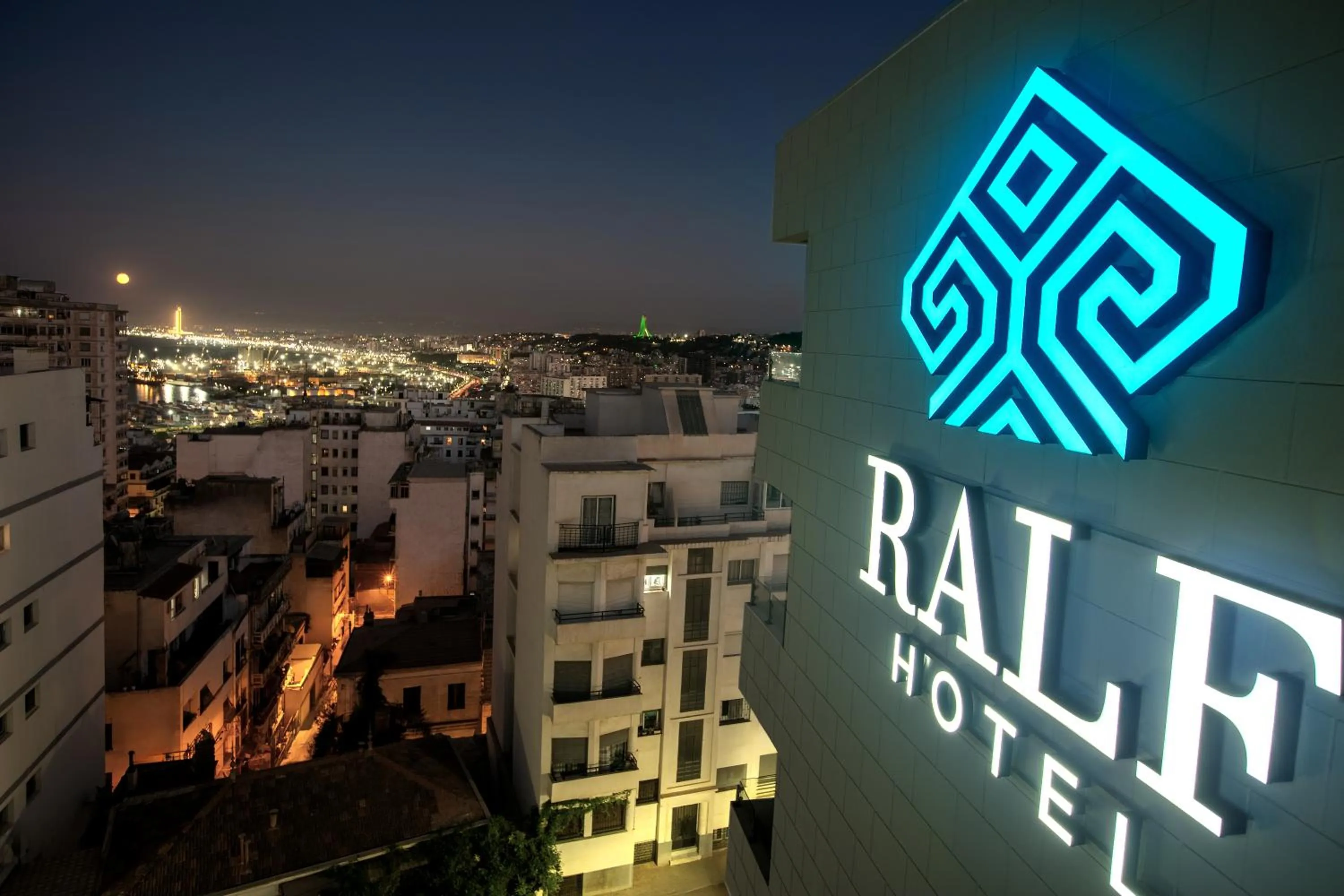 Night in Hôtel RALF