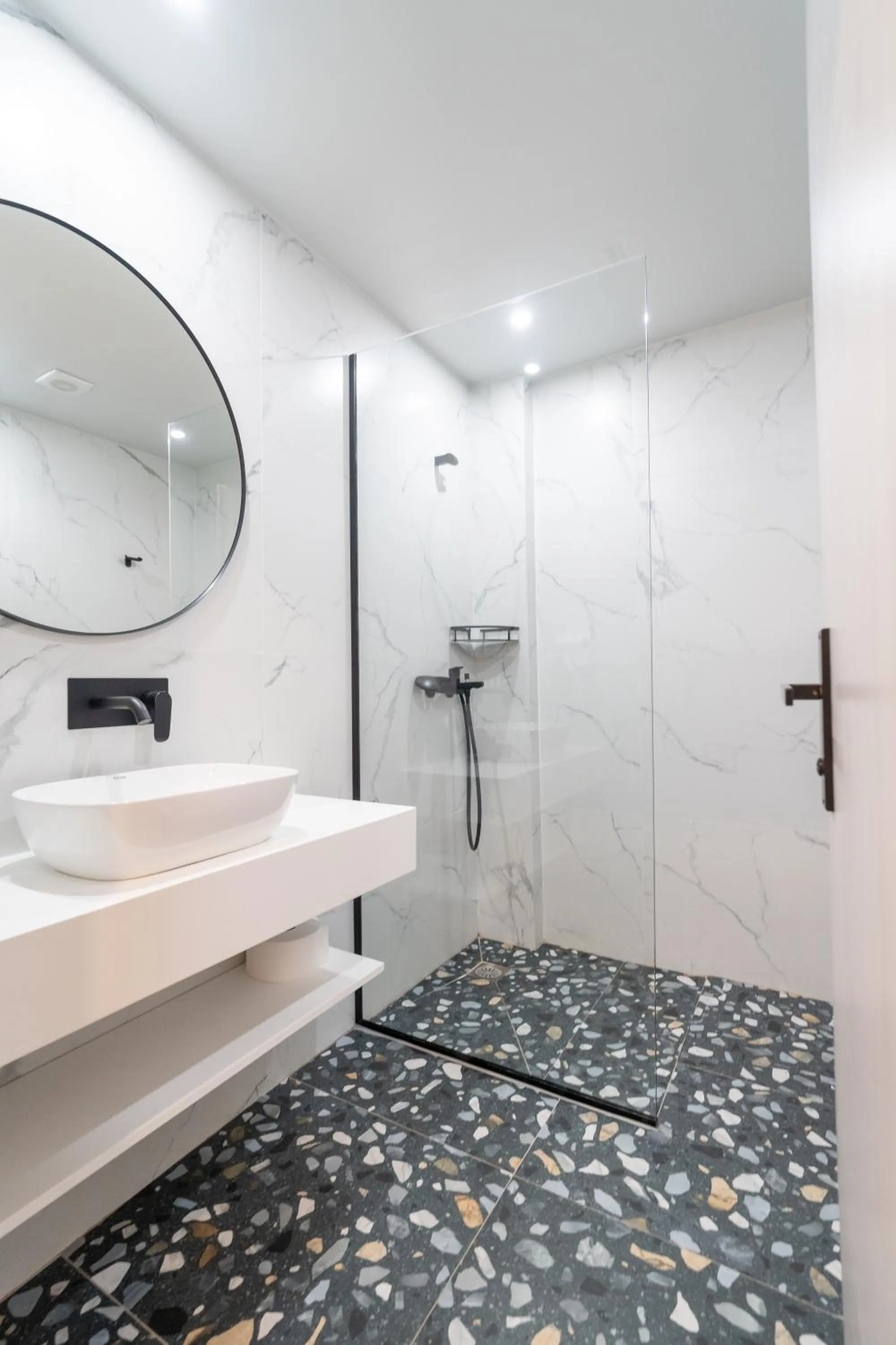 Shower in Athens Hawks Urban