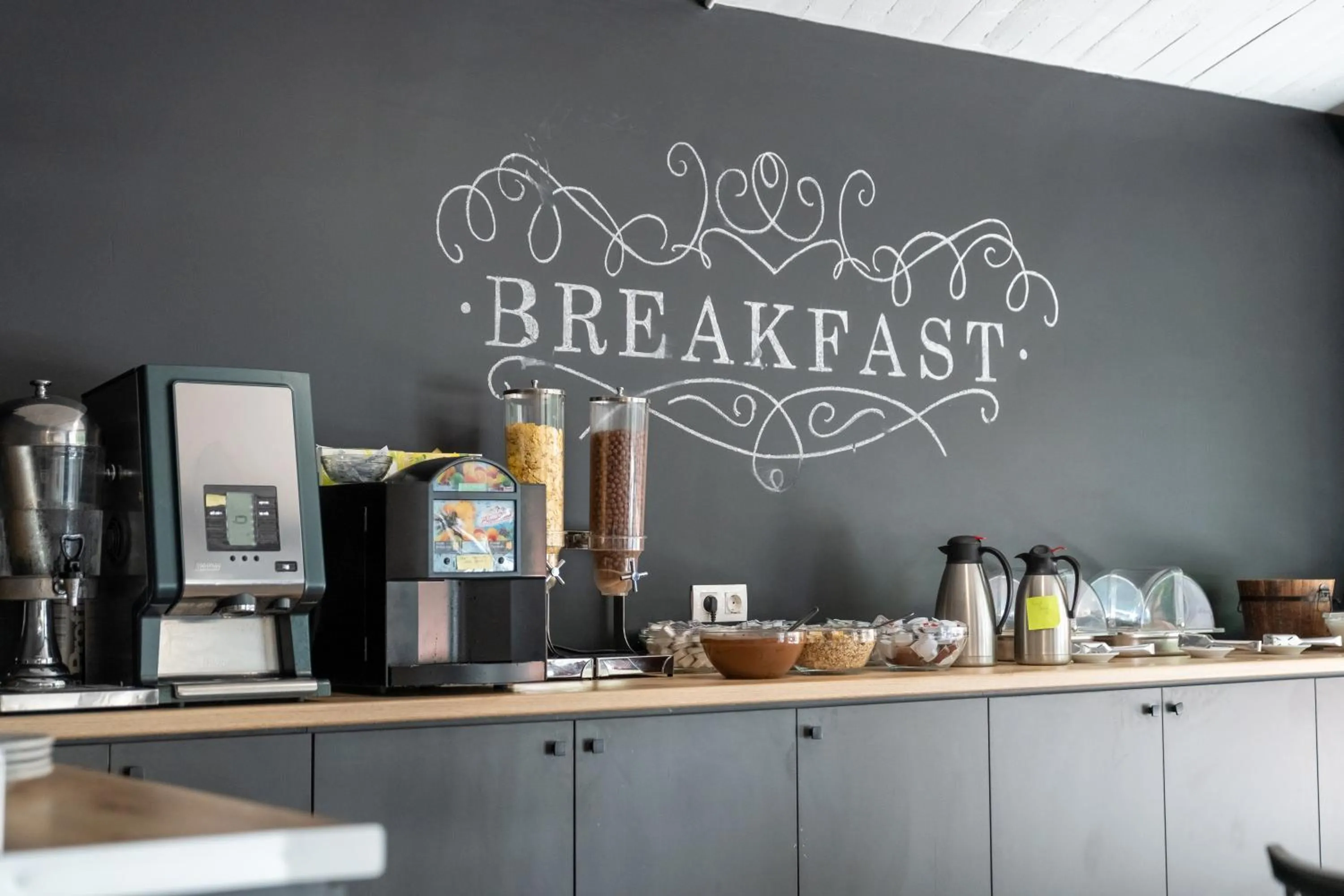 Breakfast in Athens Hawks Urban