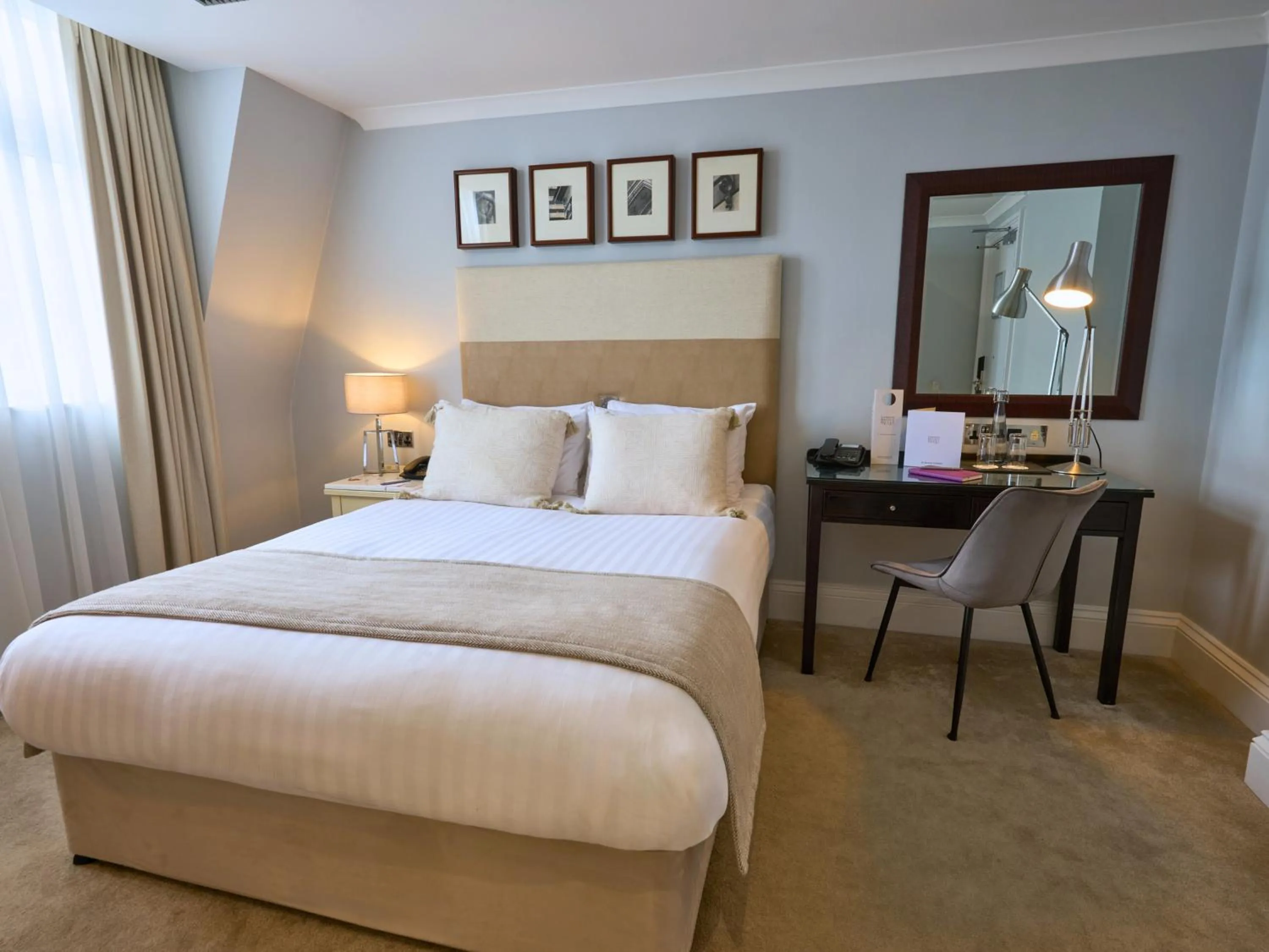 Bedroom, Bed in London Bridge Hotel