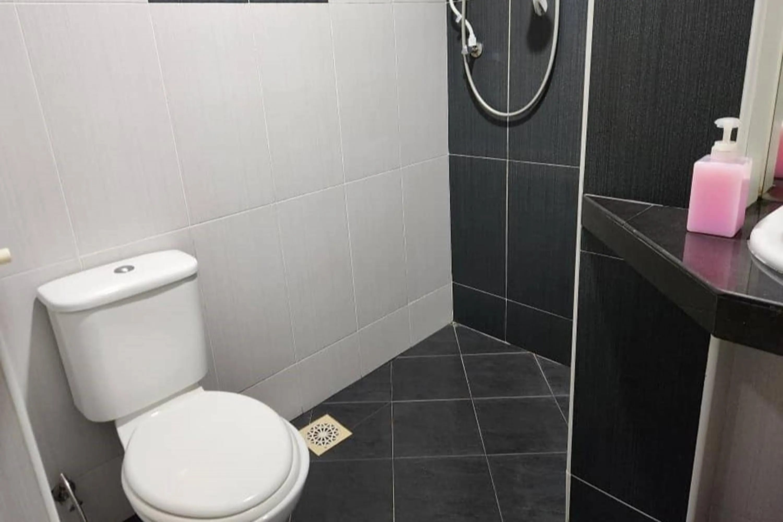 Bathroom in Hotel Alam Indi