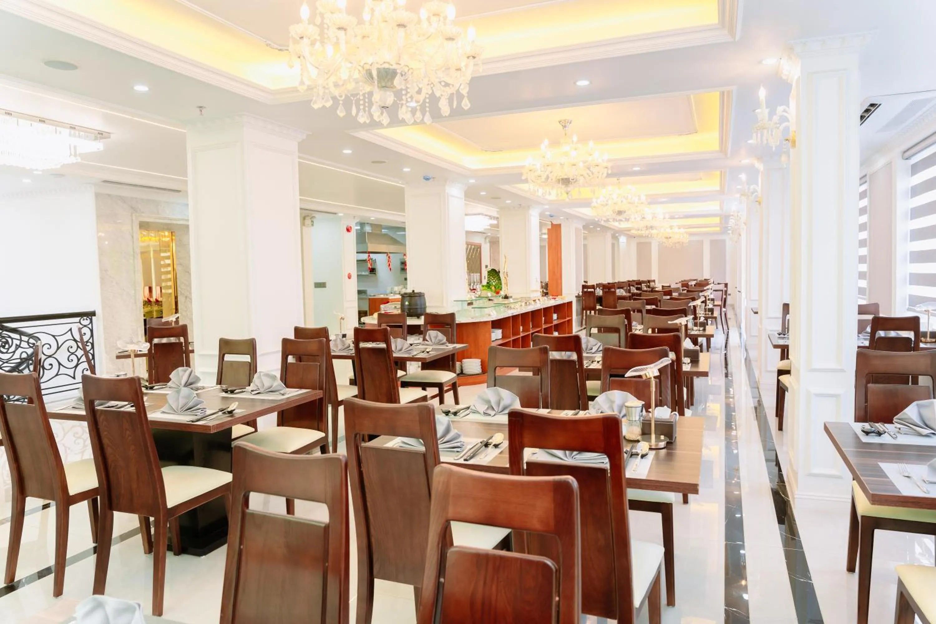 Restaurant/places to eat in SC Luxury Hotel