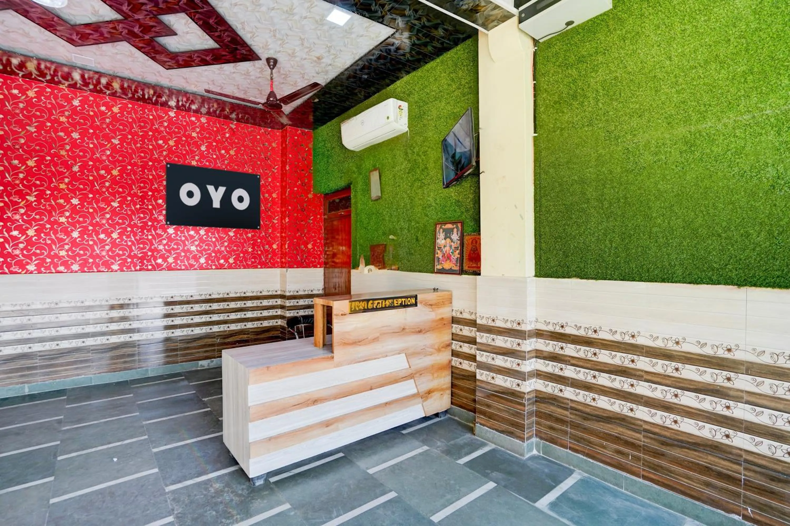 Lobby or reception in SPOT ON PARKS HOTEL