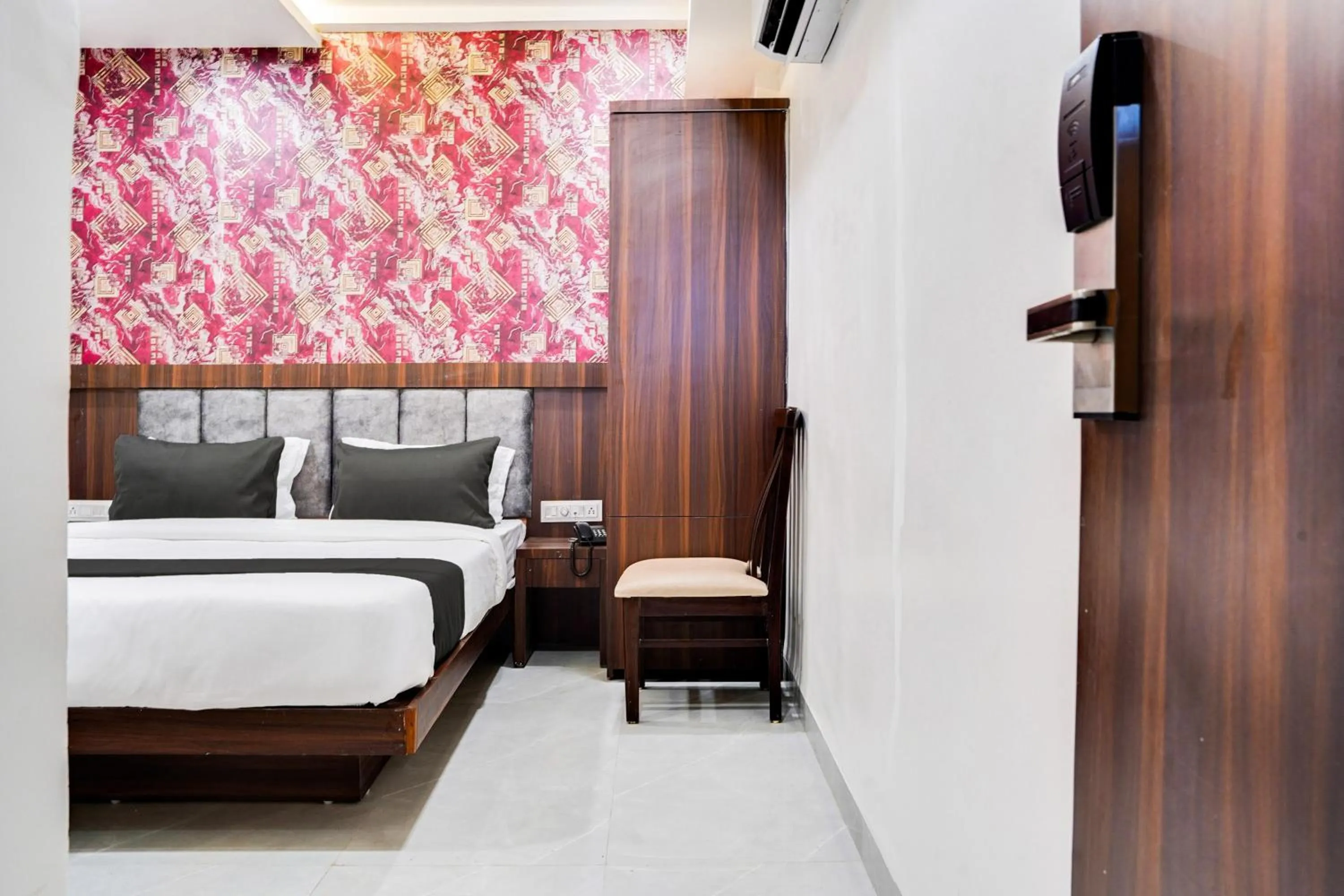 Bedroom, Bed in Super Collection O Panchvati Regency