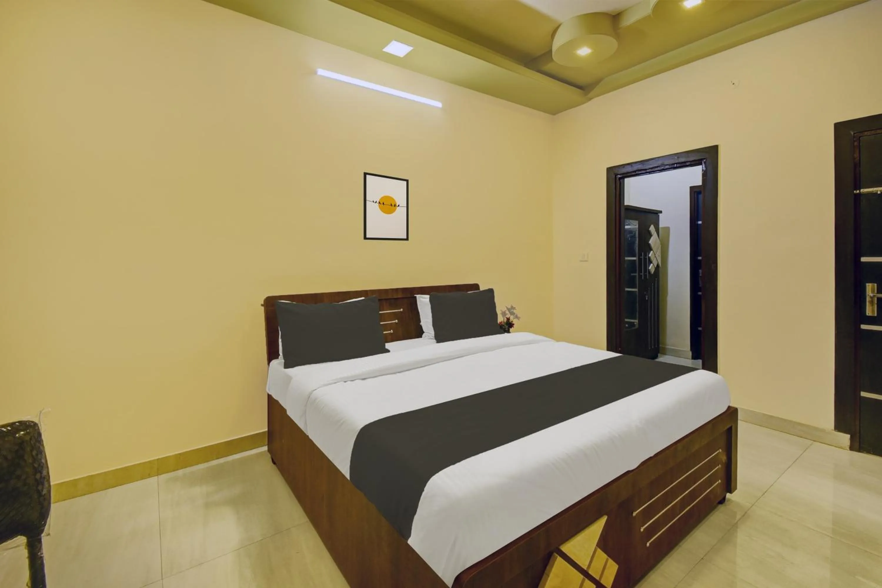 Bedroom, Bed in Hotel O Neelkanth