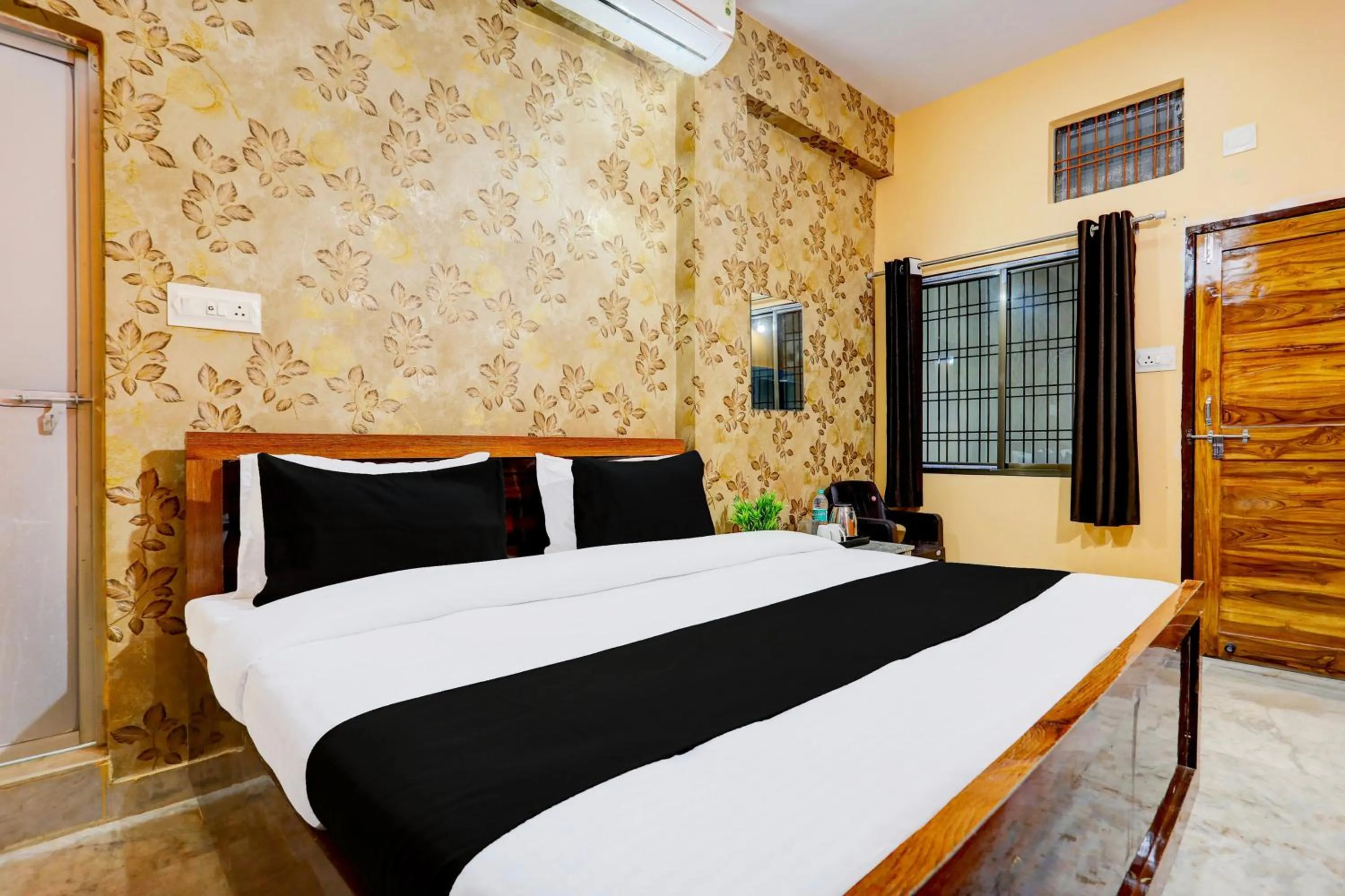 Bedroom, Bed in Hotel O Value