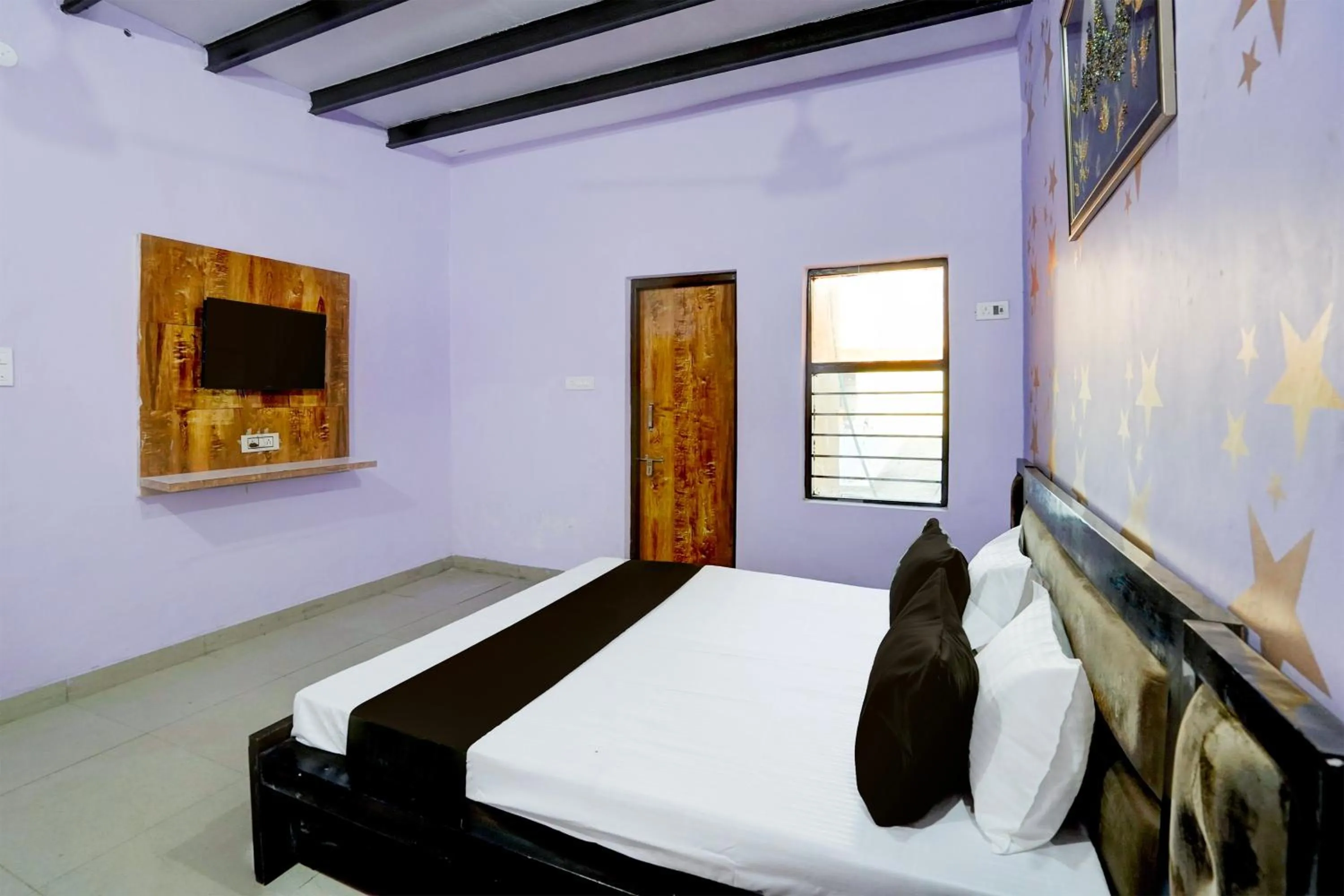 Facade/entrance, Bed in Hotel O YAMUNA RESORT