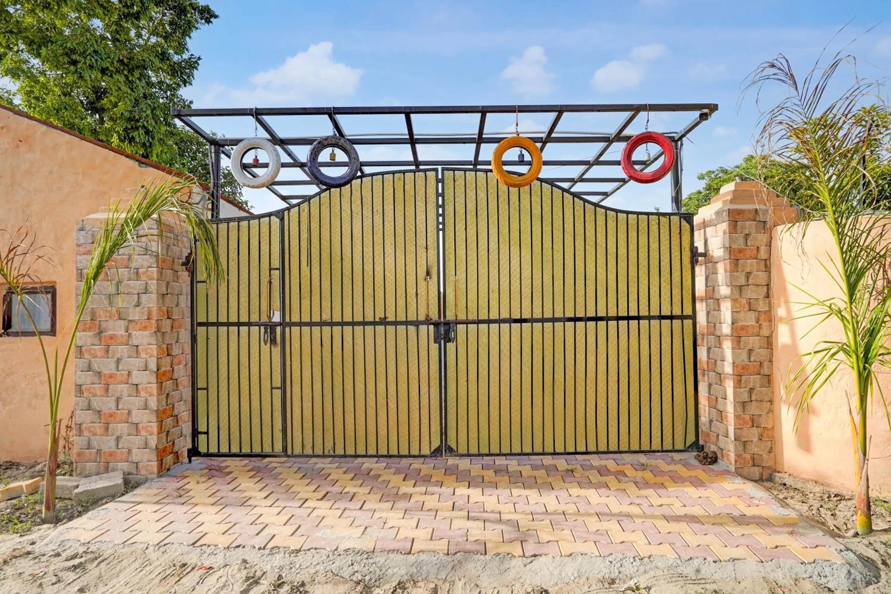 Facade/entrance in Hotel O YAMUNA RESORT