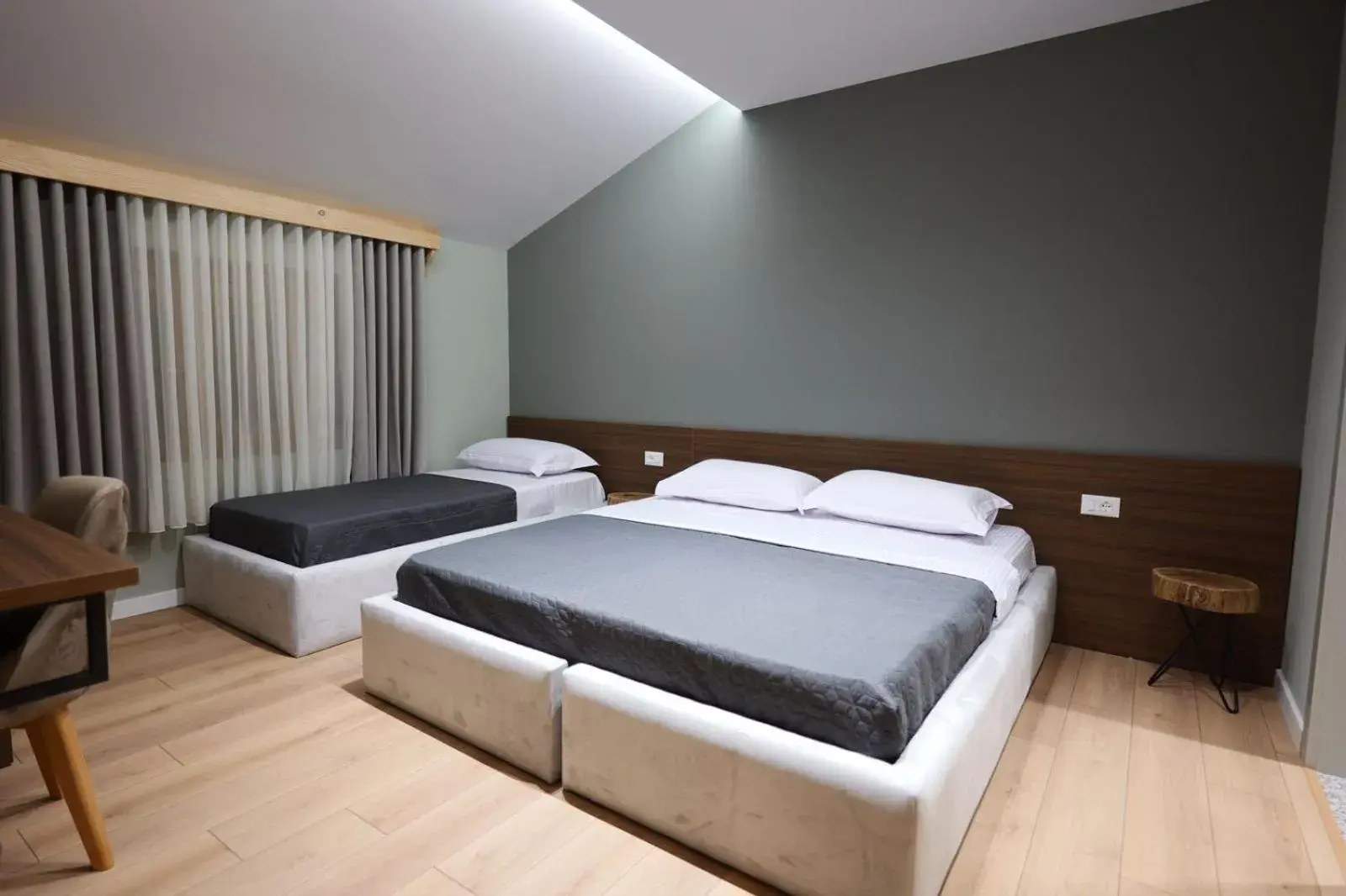 Triple Room - single occupancy in Hotel Ikona Triple Room - single occupancy in Hotel Ikona