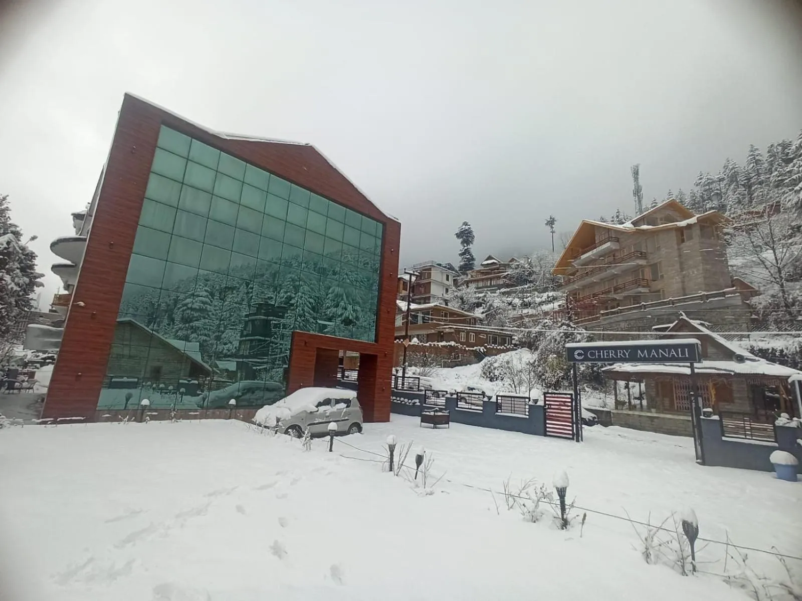 Property building in Hotel Cherry Manali